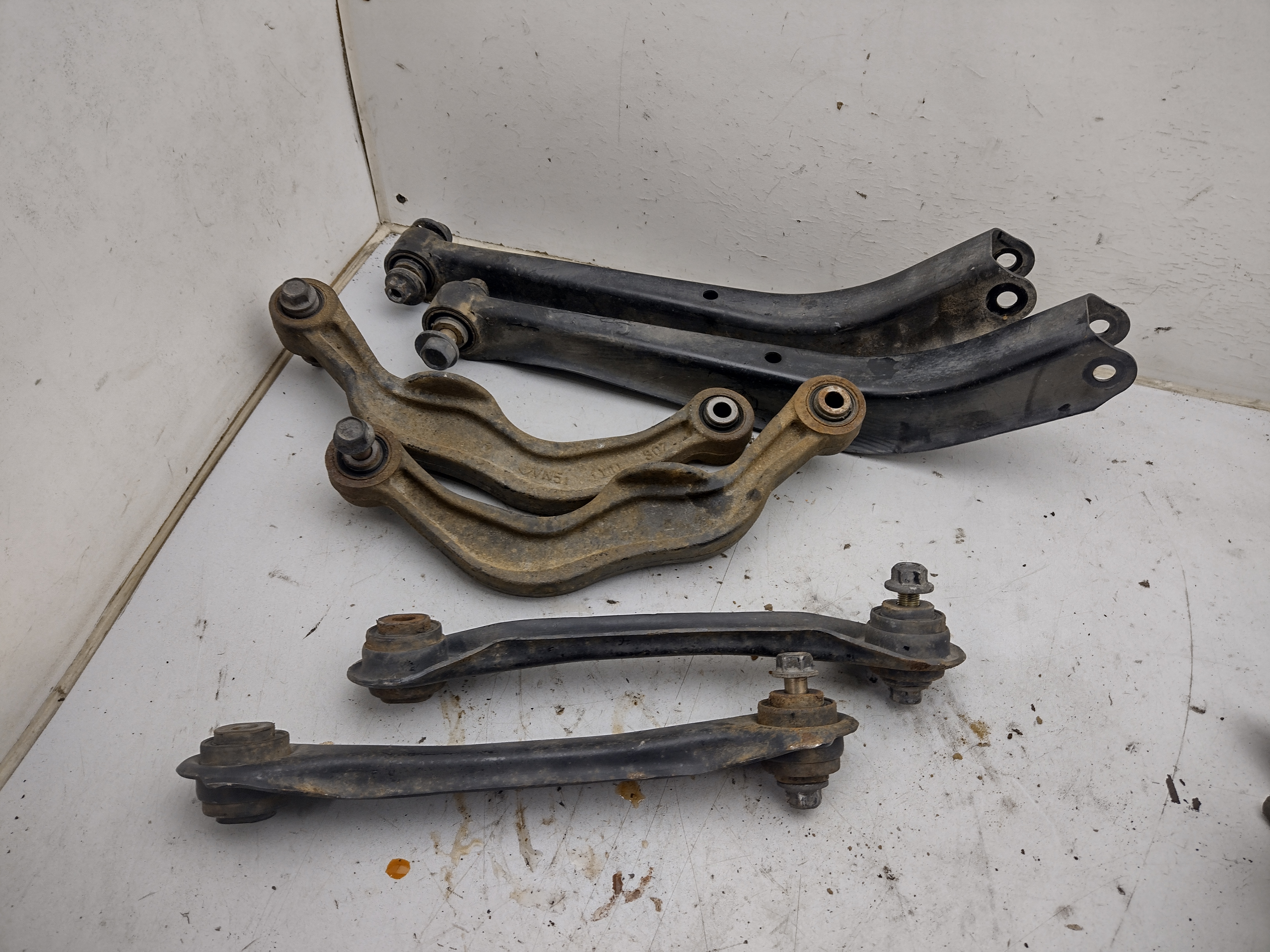 Satz Lenker Hinterachse für Subaru Legacy 3 Outback BE BH 98-01 Satz Lenker Hinterachse für Subaru Legacy 3 Outback BE BH 98-01