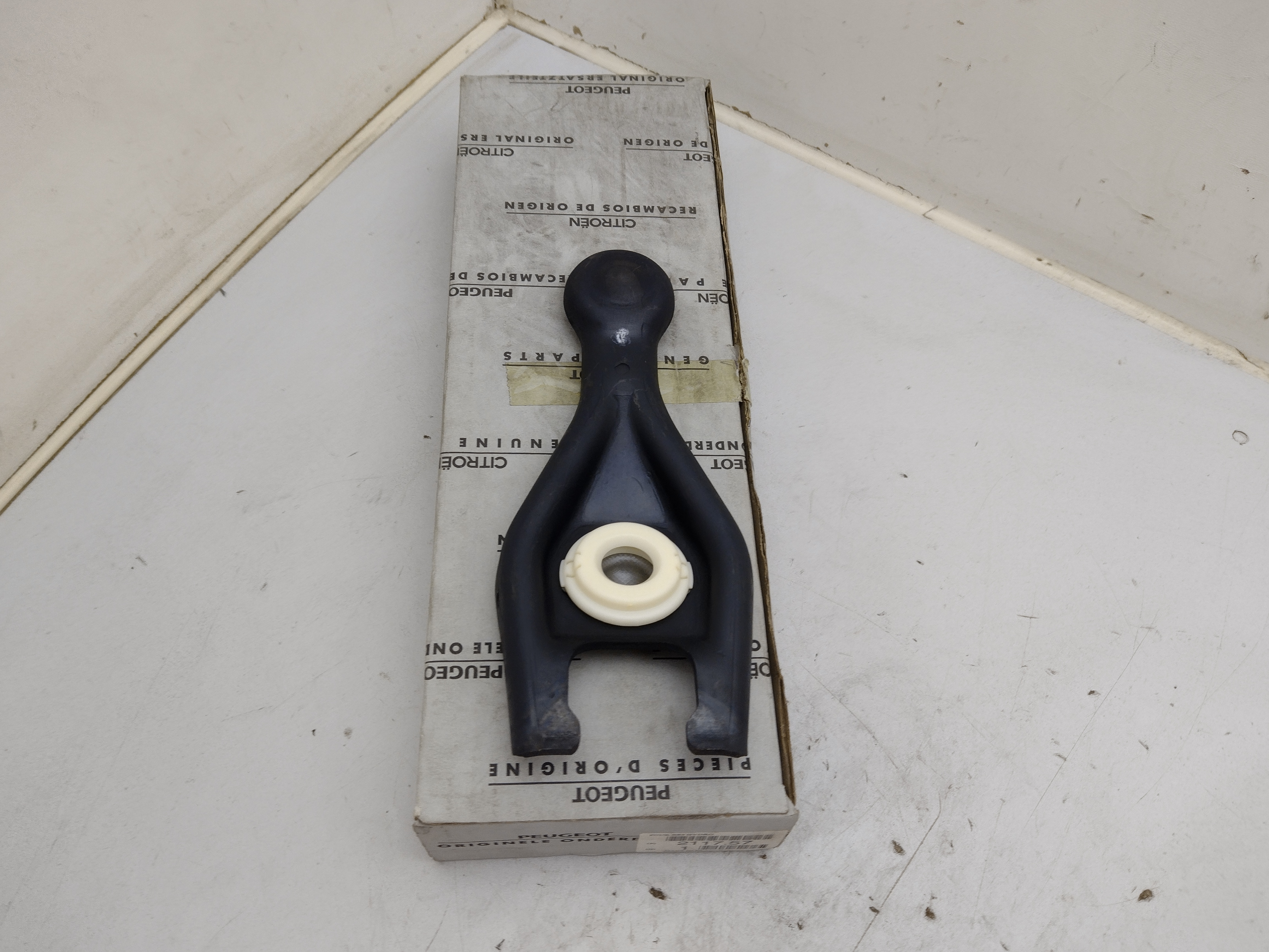 Peugeot / Citroen KUPPLUNG AUSRÜCKGABEL 211757 NOS NEW OEM Peugeot / Citroen KUPPLUNG AUSRÜCKGABEL 211757 NOS NEW OEM