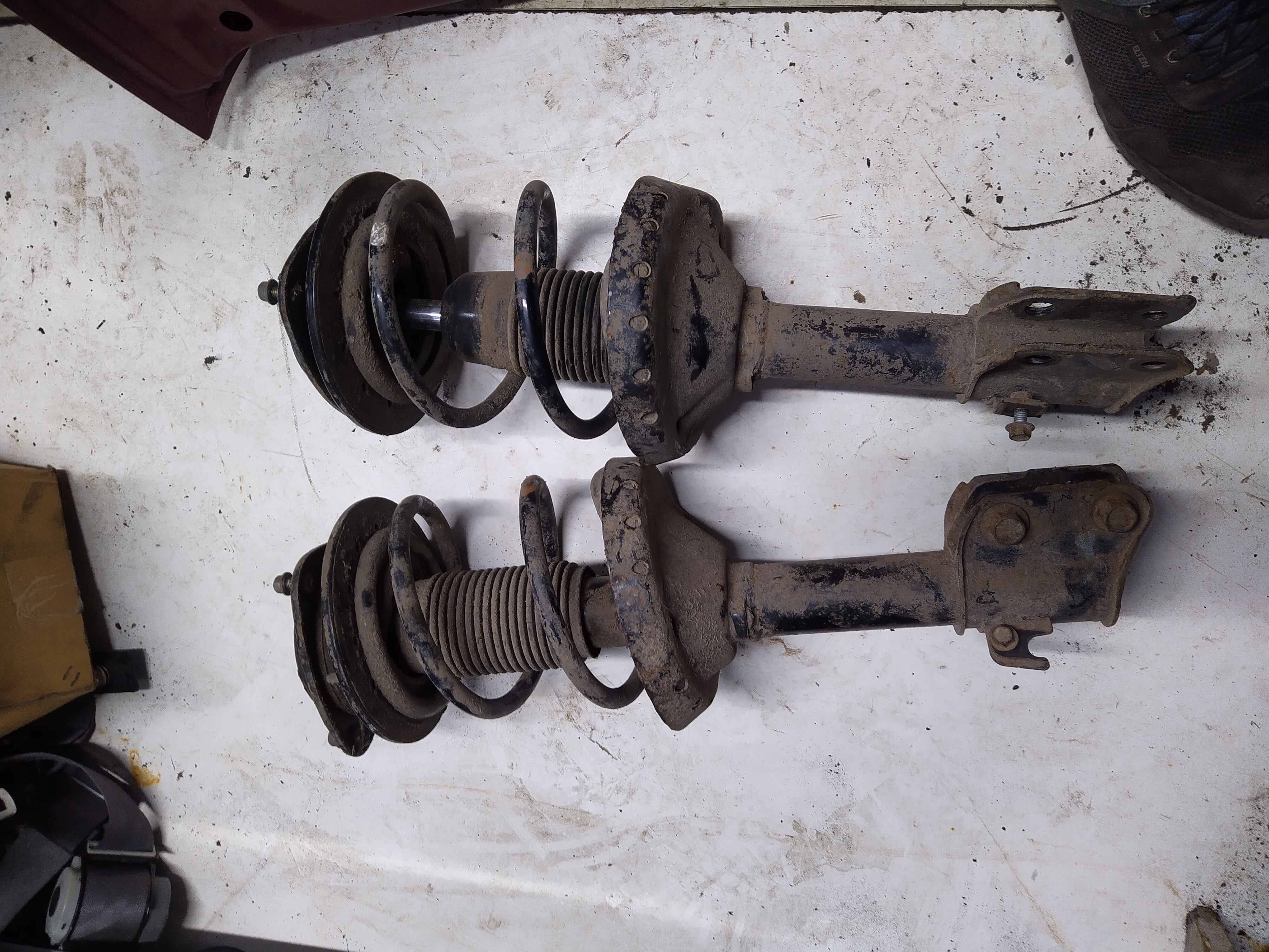 Paar Federbeine vorne für Subaru Legacy 4 IV BL BP Paar Federbeine vorne für Subaru Legacy 4 IV BL BP