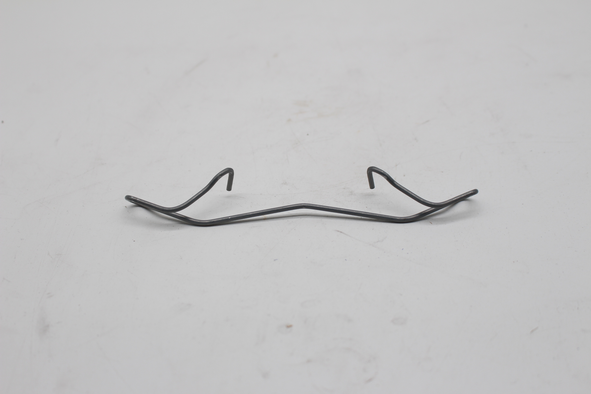 Peugeot / Citroen Haltefeder für Bremsbeläge vorne 9834700280 NEU NOS NEW OEM