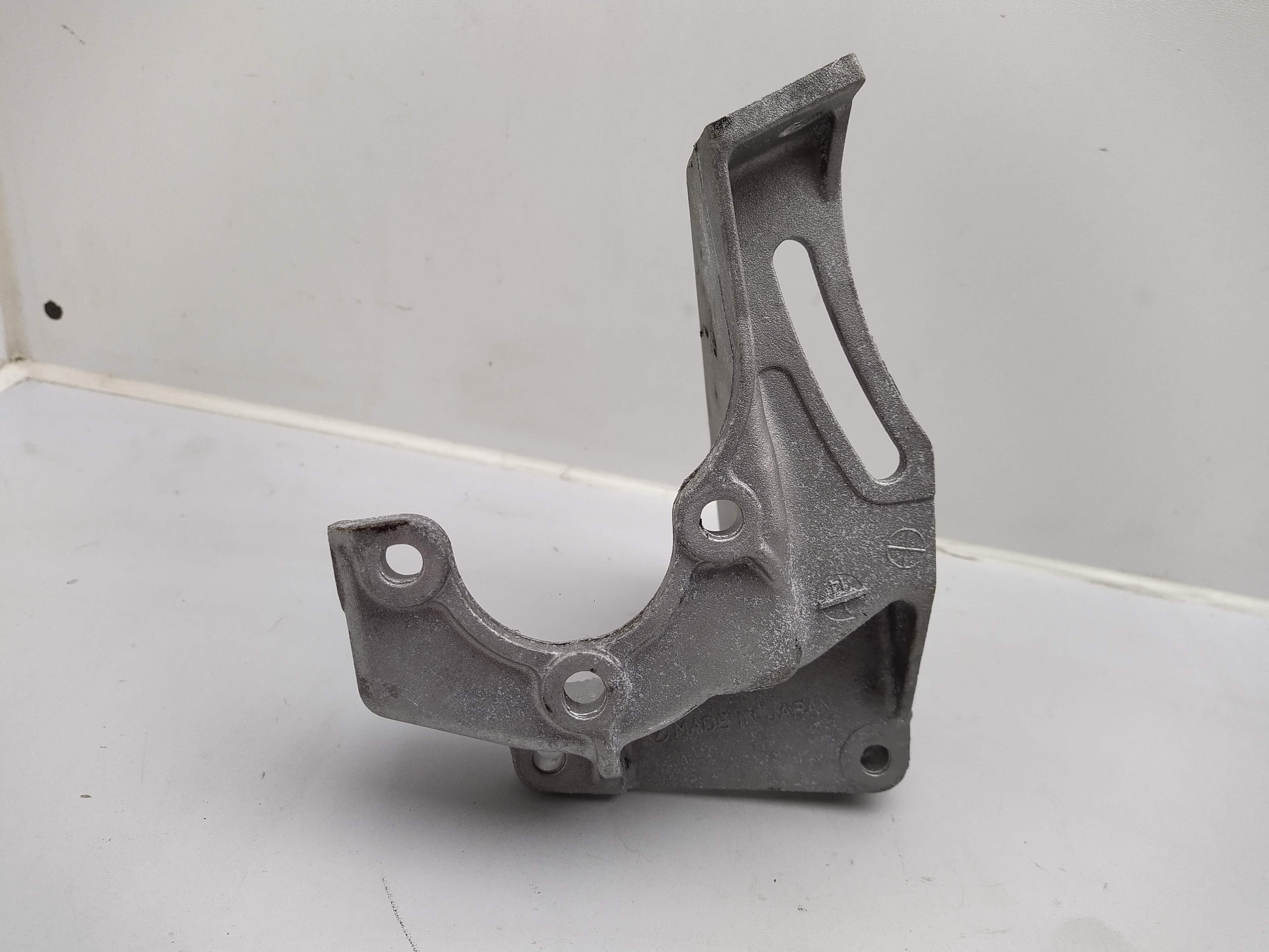 Servopumpenhalter überholt, gestrahlt für Subaru Legacy Impreza Forester Servopumpenhalter überholt, gestrahlt für Subaru Legacy Impreza Forester