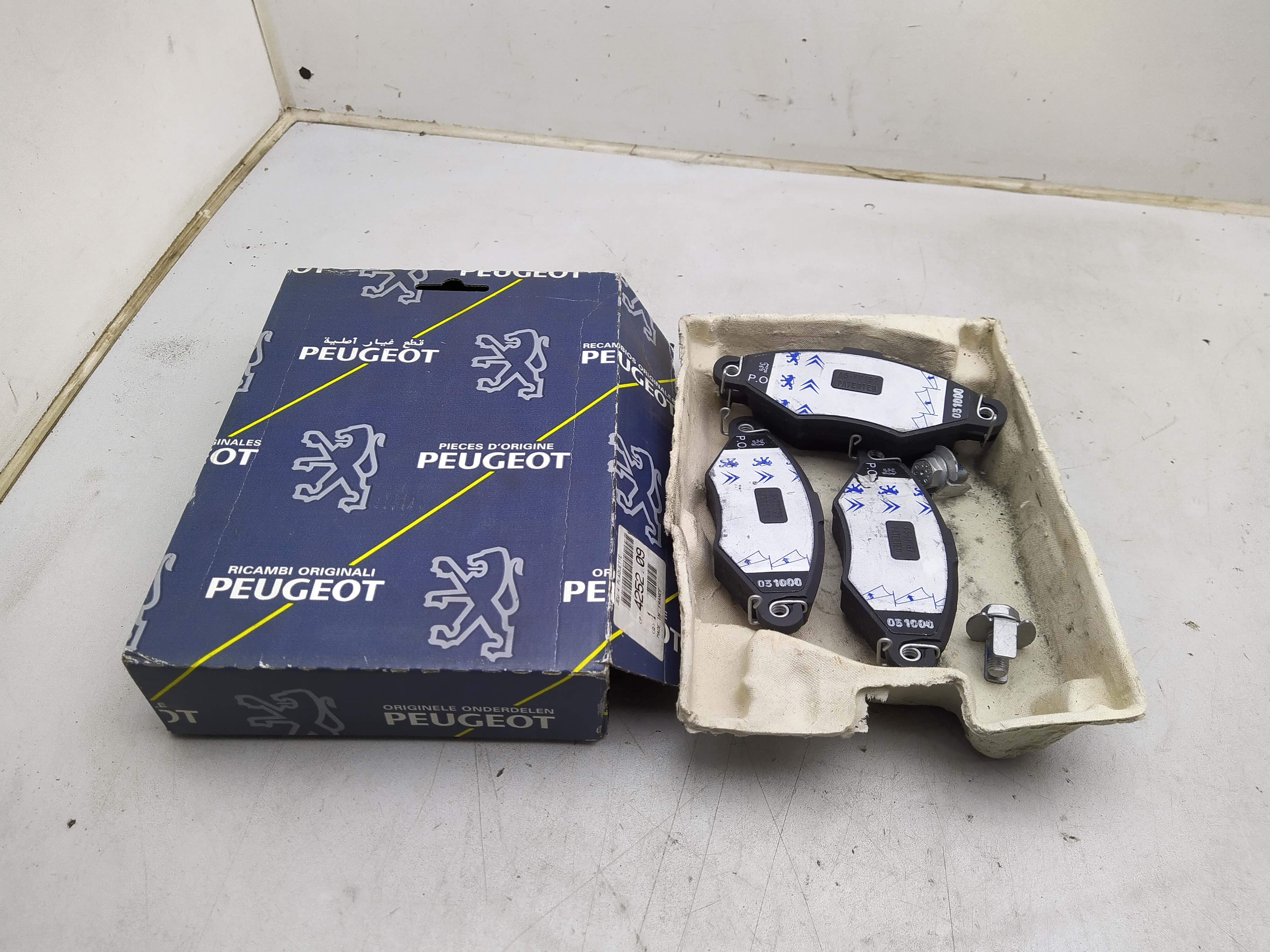 Peugeot 206 306  Bremsbelagsatz Bremsbeläge vorne 425209 NEU NOS NEW