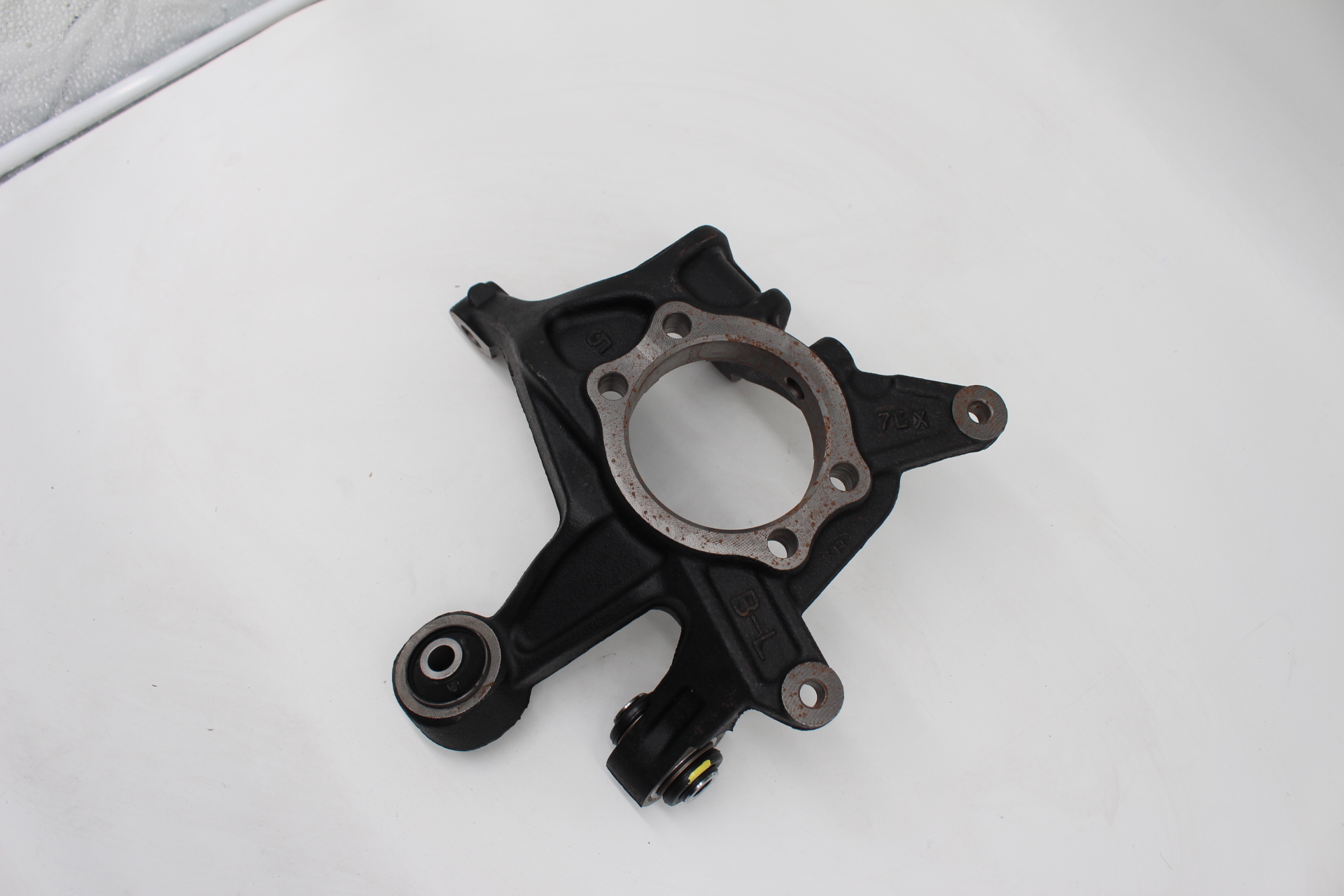 Achsschenkel hinten links 28411FJ031 für Subaru XV 2013-2014