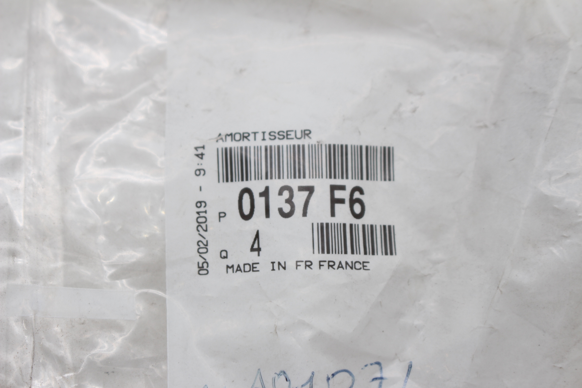 Citroen / Peugeot Haltedämpfer für obere Motorabdeckung 0137F6 2.0 HDi NEU NOS NEW