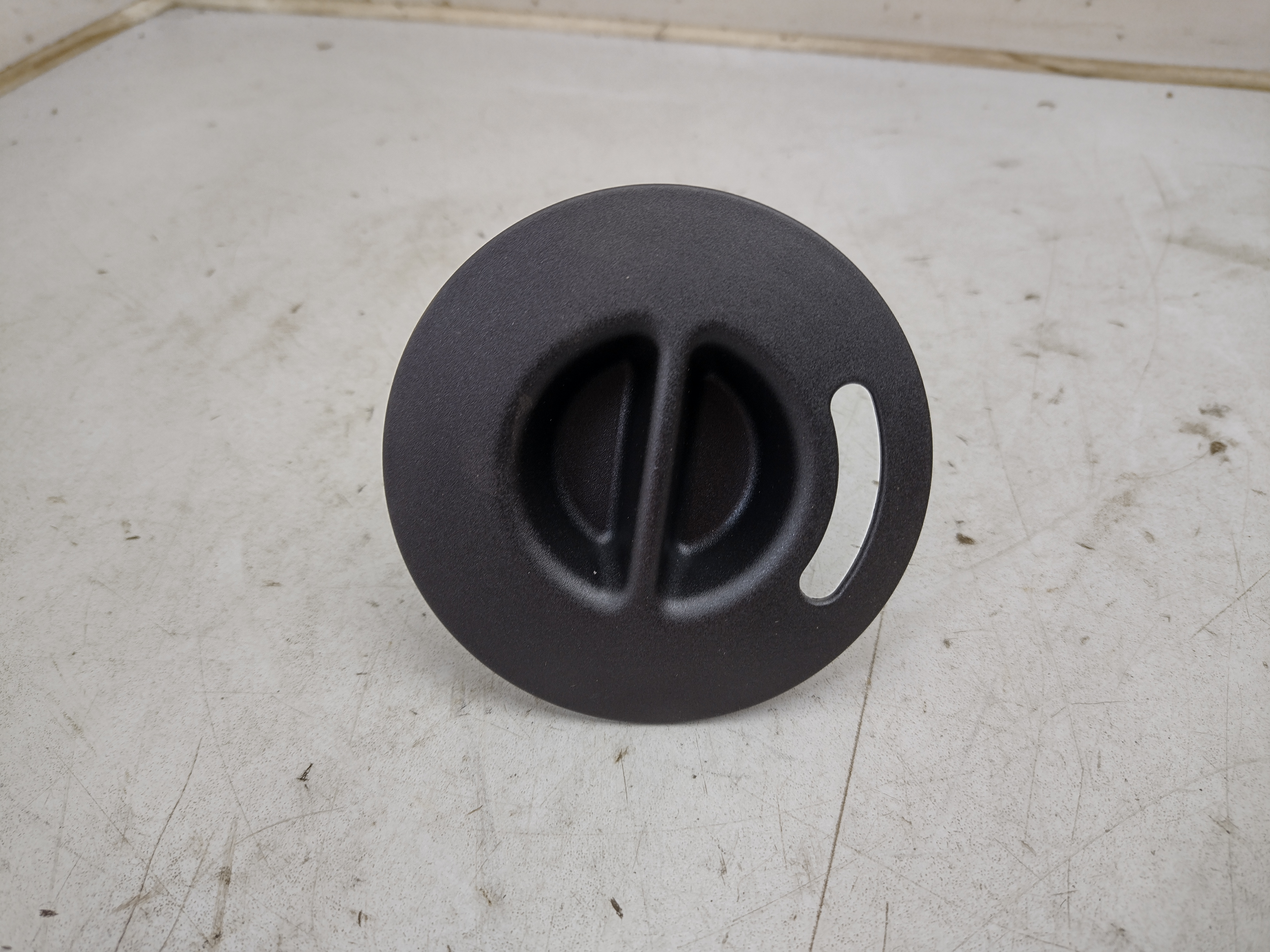Peugeot / Citroen KNOPF FÜR SITZBANKVERSTELLUNG 8957HW NOS NEW OEM Peugeot / Citroen KNOPF FÜR SITZBANKVERSTELLUNG 8957HW NOS NEW OEM