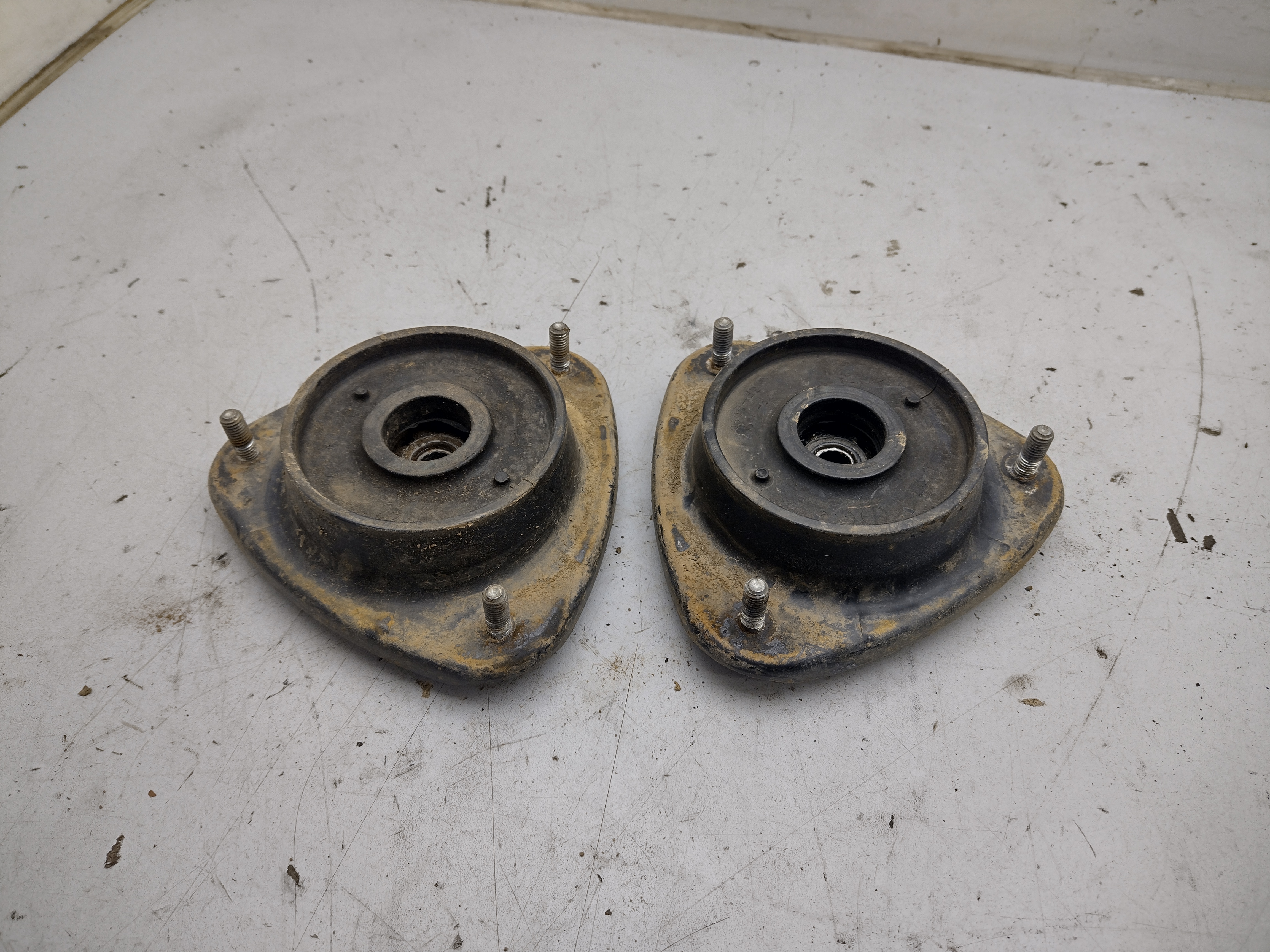 Satz STI Gruppe N Domlager vorne für Subaru Impreza GC GF GD GG 01-08 Satz STI Gruppe N Domlager vorne für Subaru Impreza GC GF GD GG 01-08