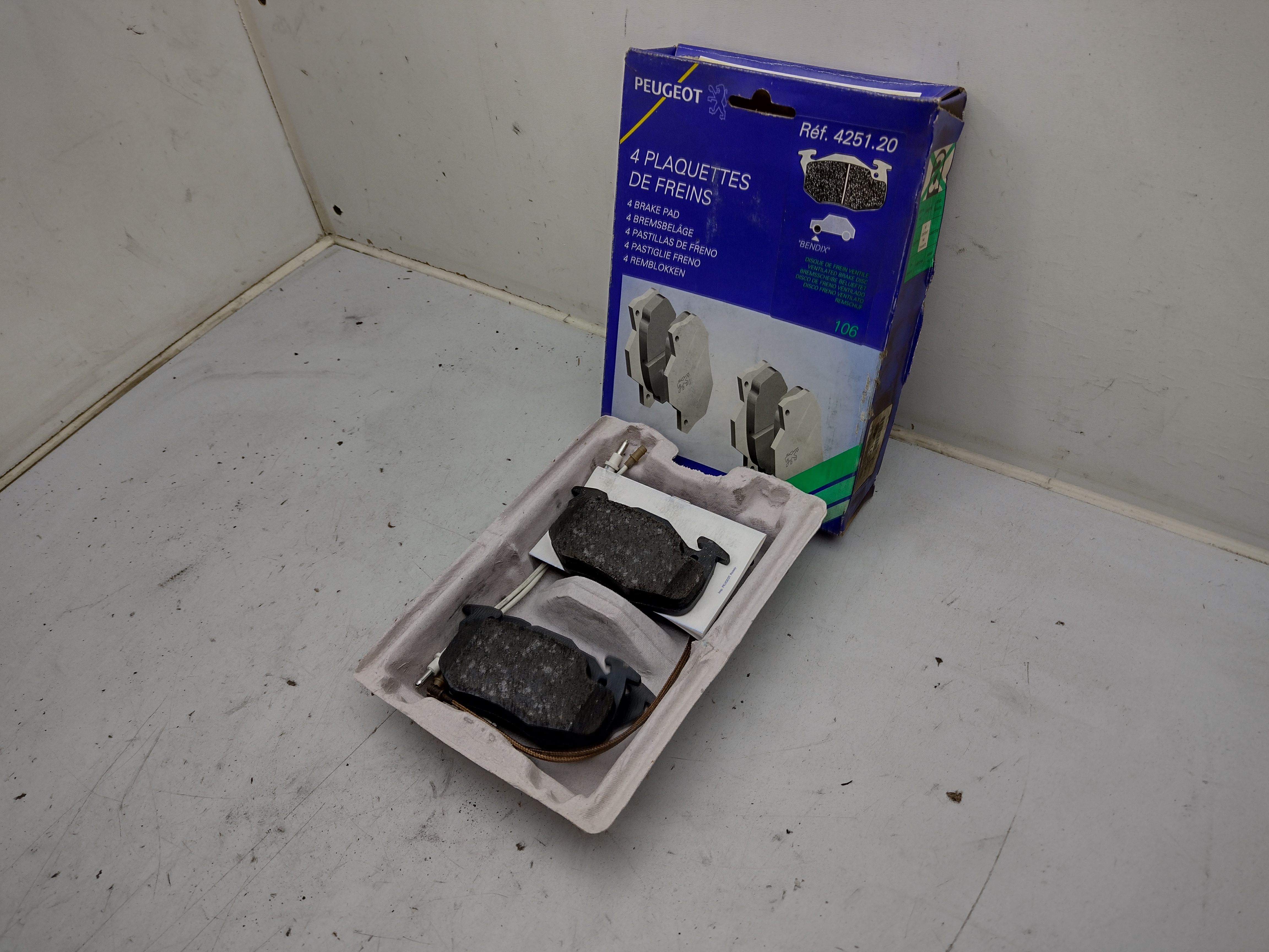Peugeot 106 Bremsbeläge vorne (Sys.Bendix) 425120 NOS NEW OEM 