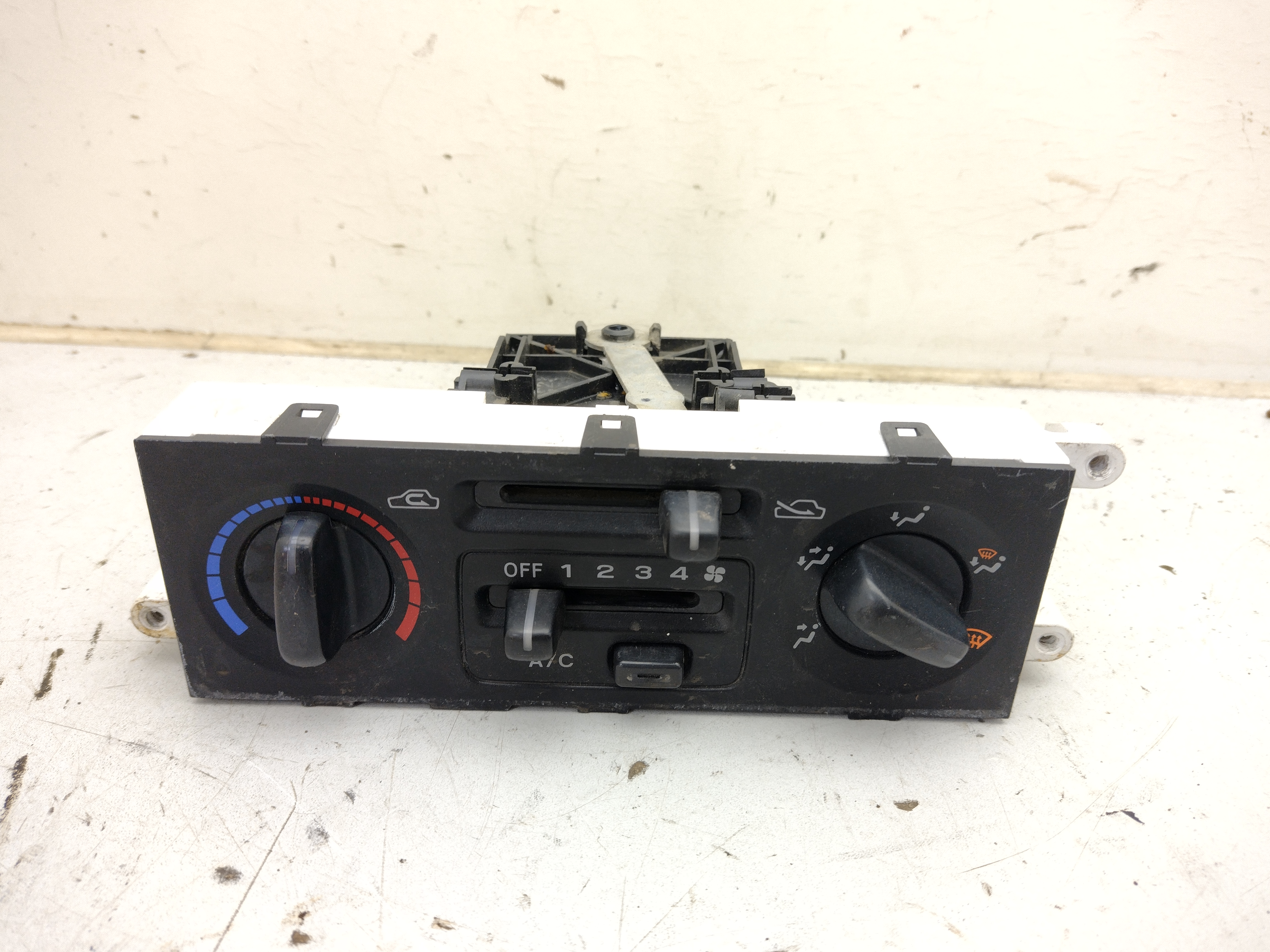 Klimabedienteil für Subaru Impreza 97-00 GC GF GFC Klimabedienteil für Subaru Impreza 97-00 GC GF GFC