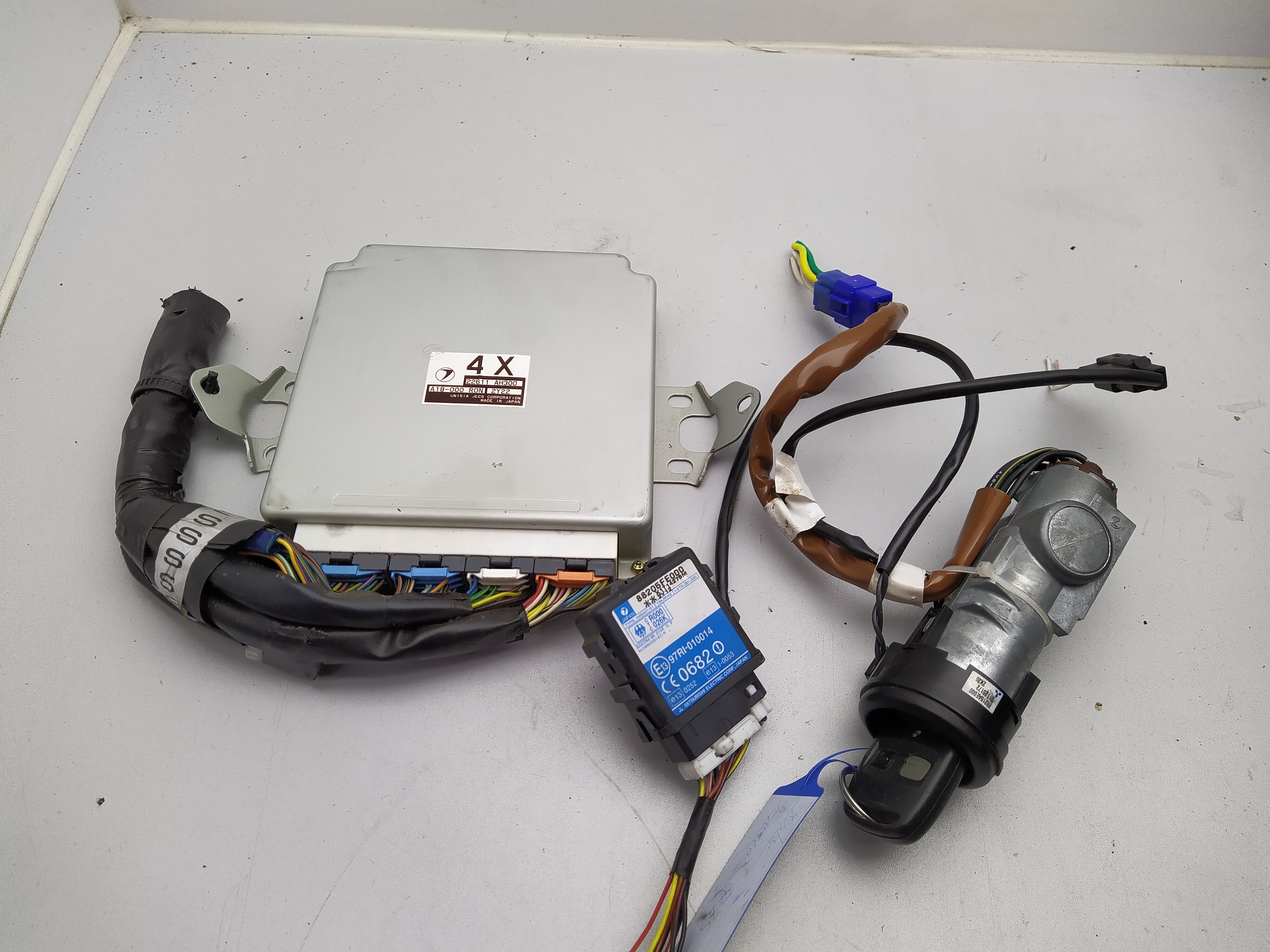 Motorsteuergerät mit WFS ECU Steuergerät für Subaru Impreza 1.6 TS GD GG Newage 01-07 4X 22611 AH300 Motorsteuergerät mit WFS ECU Steuergerät für Subaru Impreza 1.6 TS GD GG Newage 01-07 4X 22611 AH300