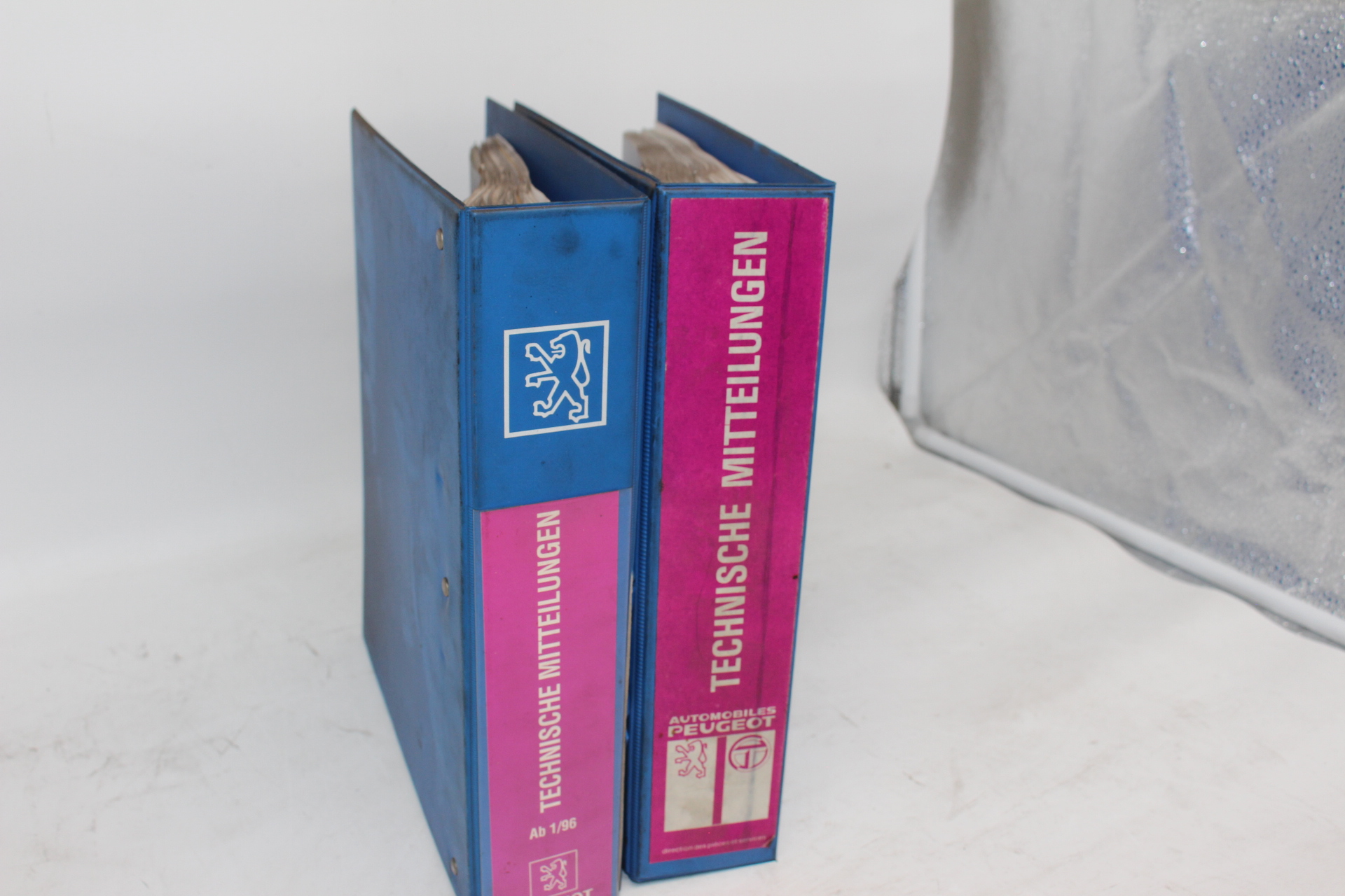 Original Peugeot Ordner „TECHNISCHE MITTEILUNGEN“ für Modeljahre 96-01 Sammlung RAR selten