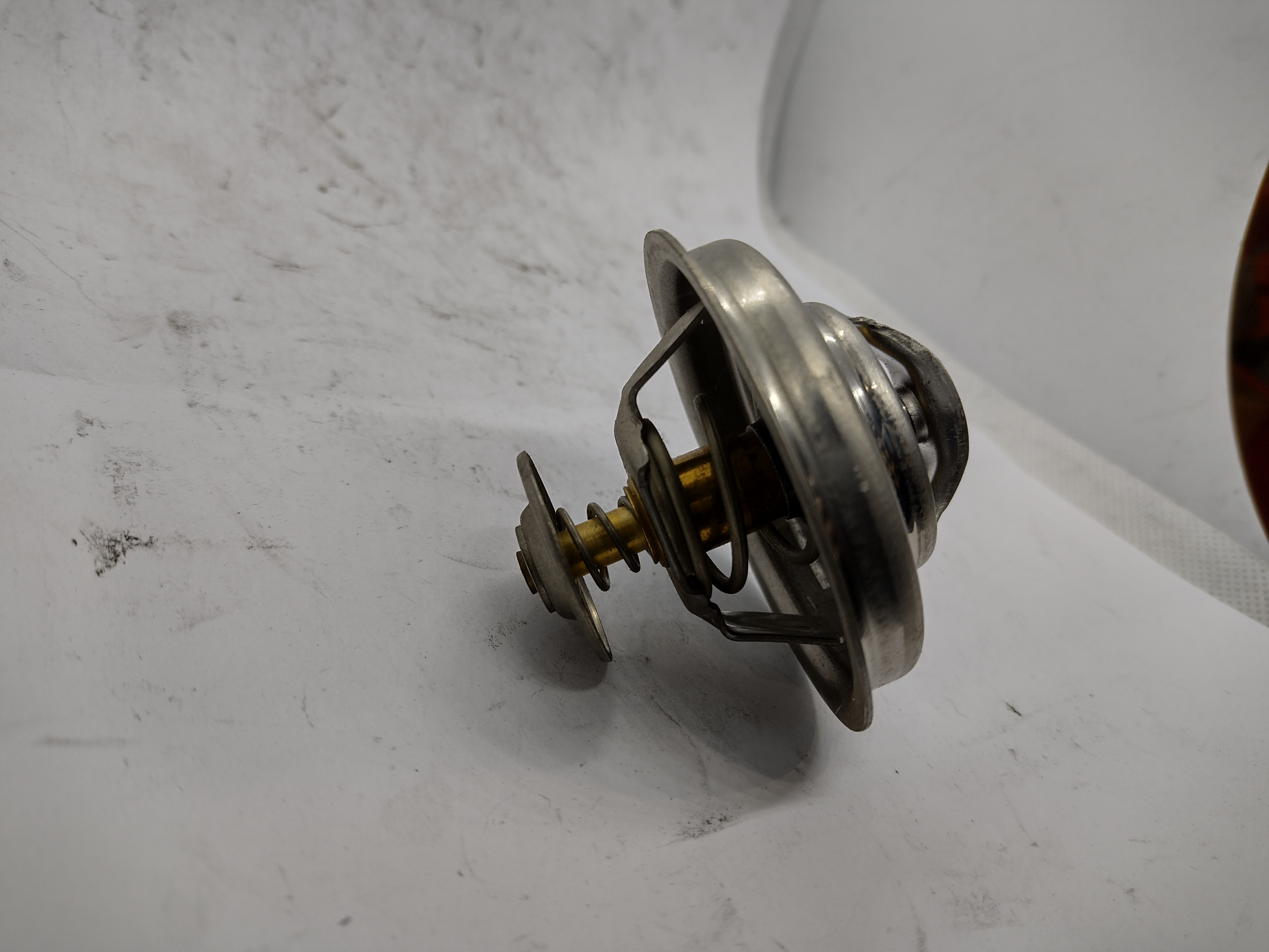 Peugeot / Citroen 83°C Thermostat 133825 NEU NOS NEW Peugeot / Citroen 83°C Thermostat 133825 NEU NOS NEW