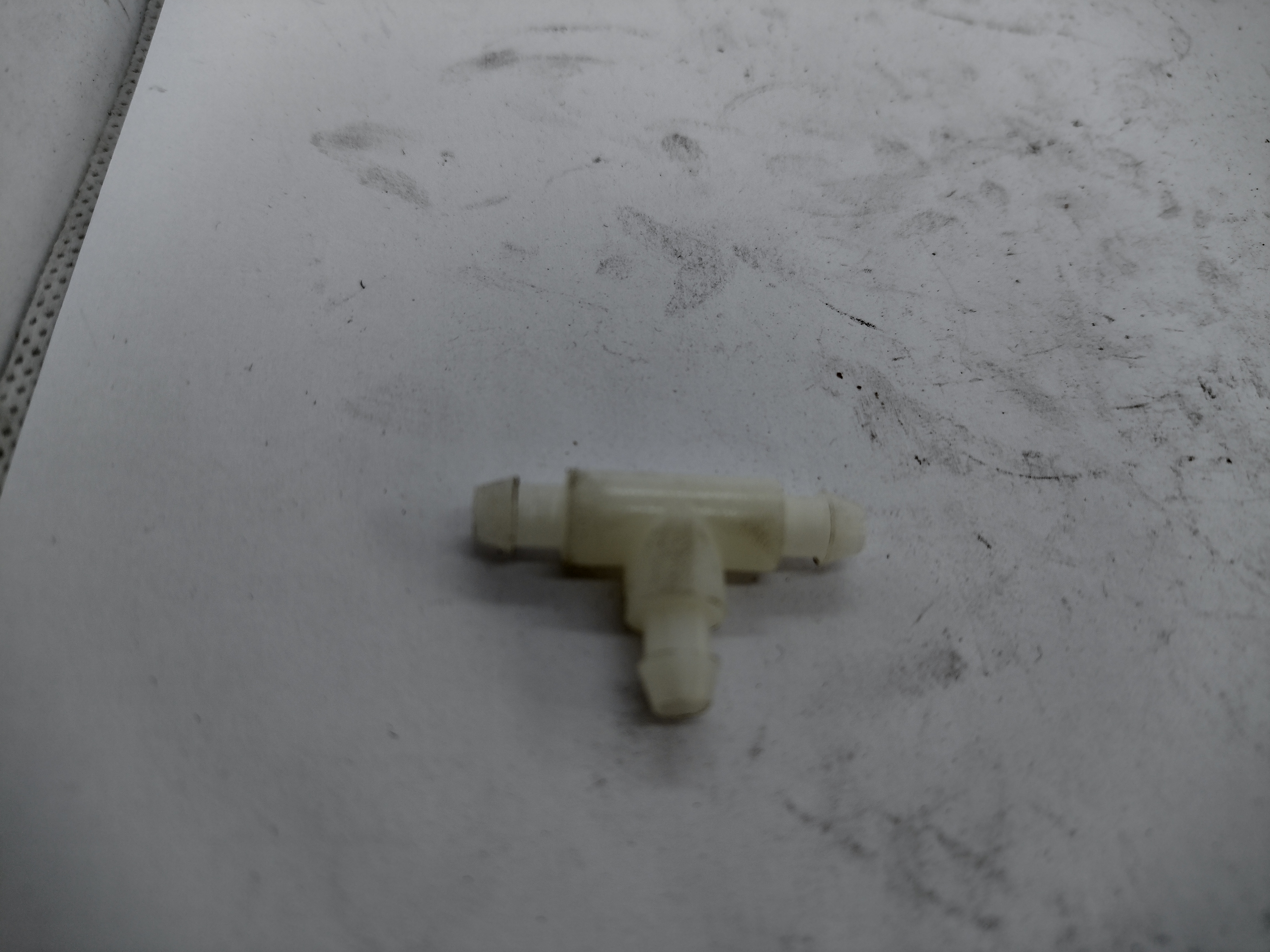 Peugeot / Citroen T-Stück, Scheibenwaschleitung zur Düse 643327 NEU NOS NEW OEM Peugeot / Citroen T-Stück, Scheibenwaschleitung zur Düse 643327 NEU NOS NEW OEM