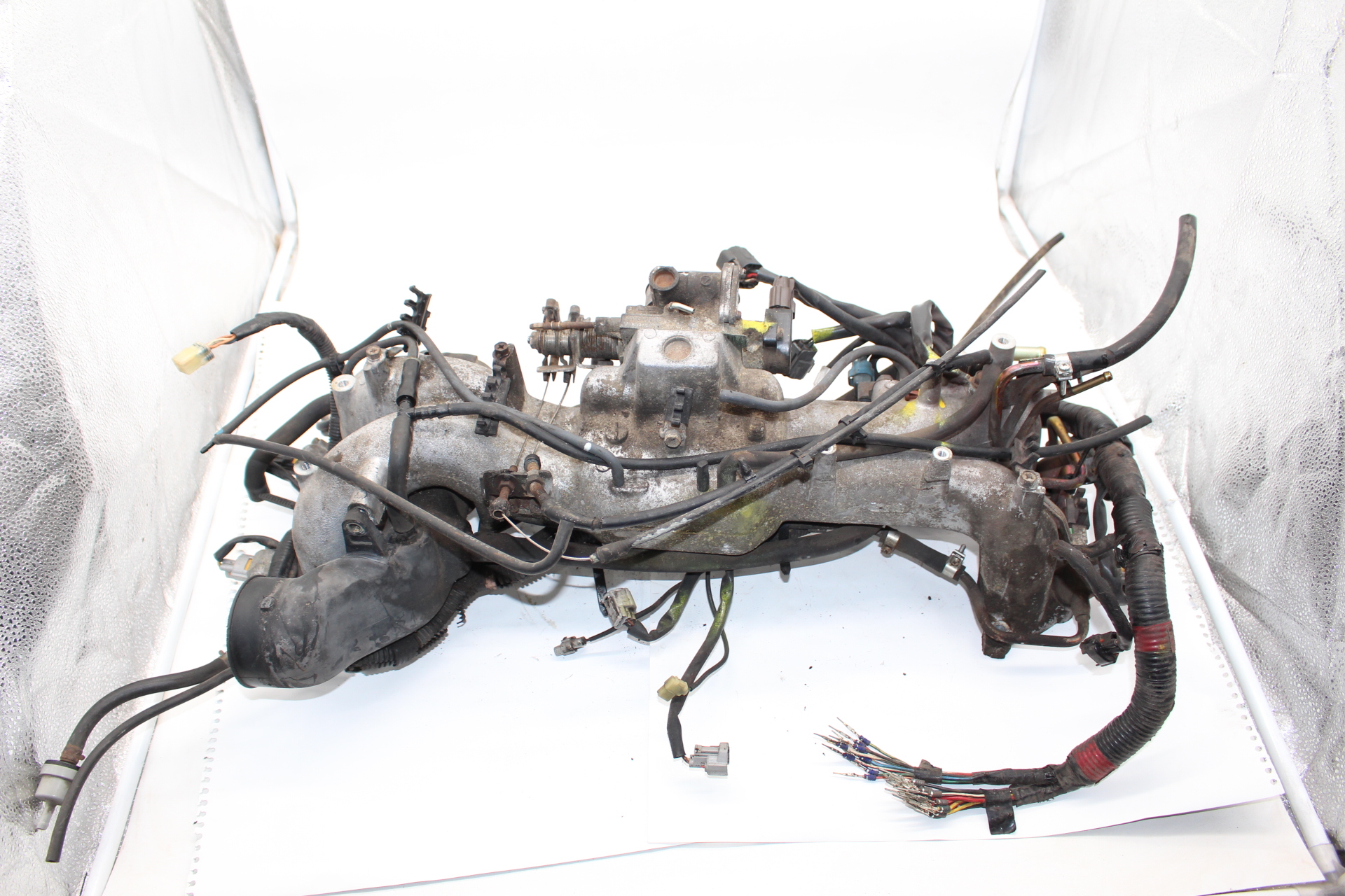 Ansaugbrücke mit Inlet Pipe, Drosselklappe, Kabelbaum & Einspritzdüsen für Subaru Impreza GT / WRX GC8 & GF8 1998–2000 – gebraucht