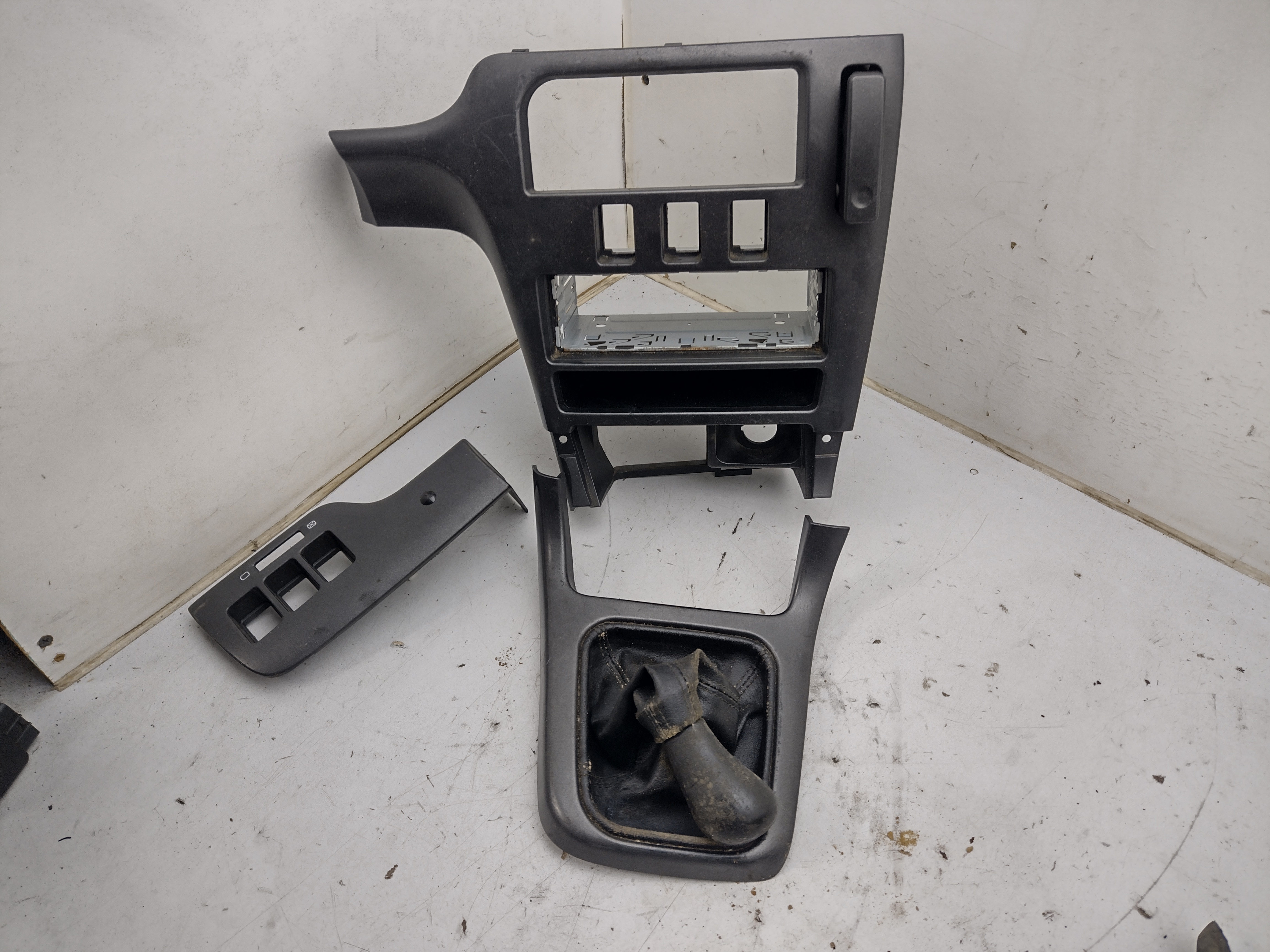 Graue Interior-Verkleidungen Schaltsack Radioschacht für Subaru Legacy 3 Be Bh 98-03 Graue Interior-Verkleidungen Schaltsack Radioschacht für Subaru Legacy 3 Be Bh 98-03