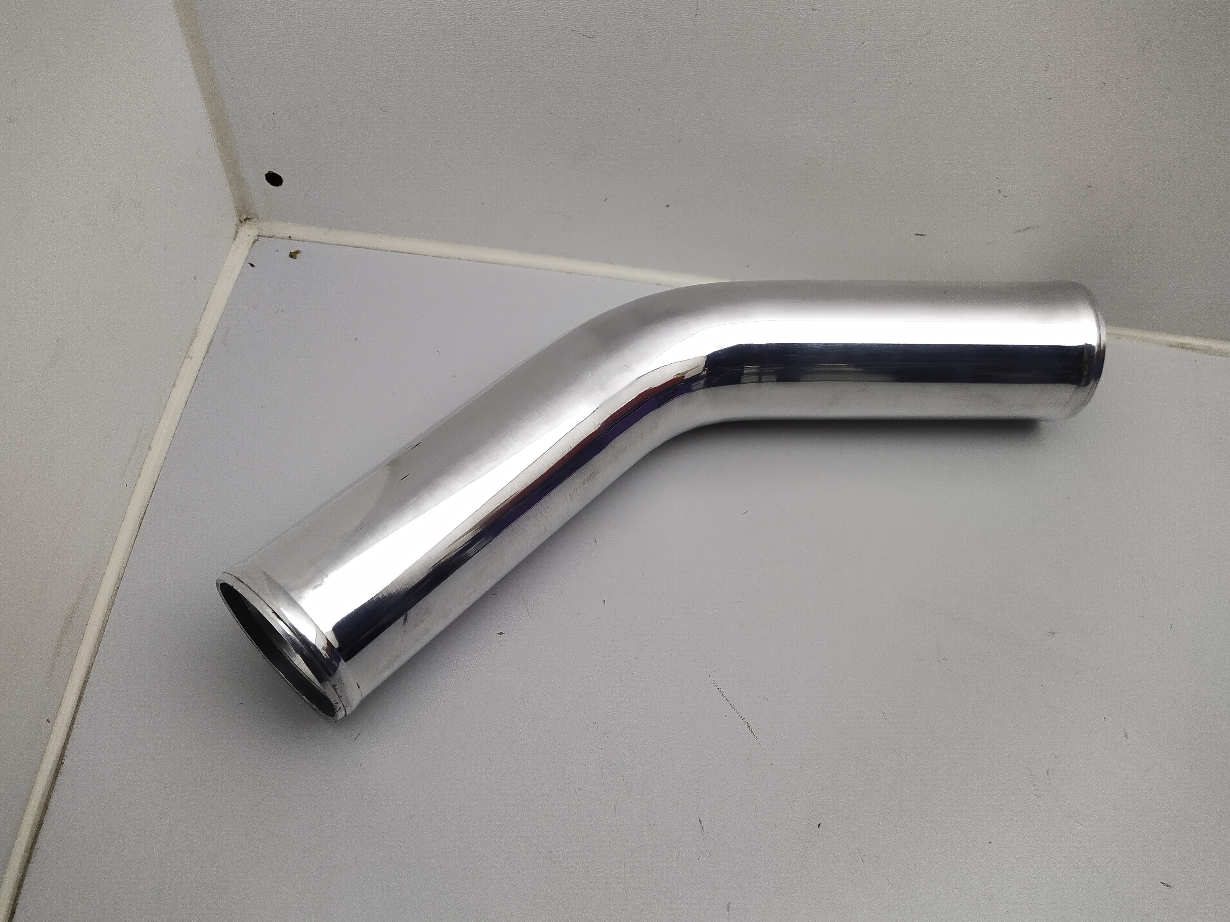 Alubogen 45° mit 63mm Durchmesser, gezogen, poliert Alubogen 45° mit 63mm Durchmesser, gezogen, poliert