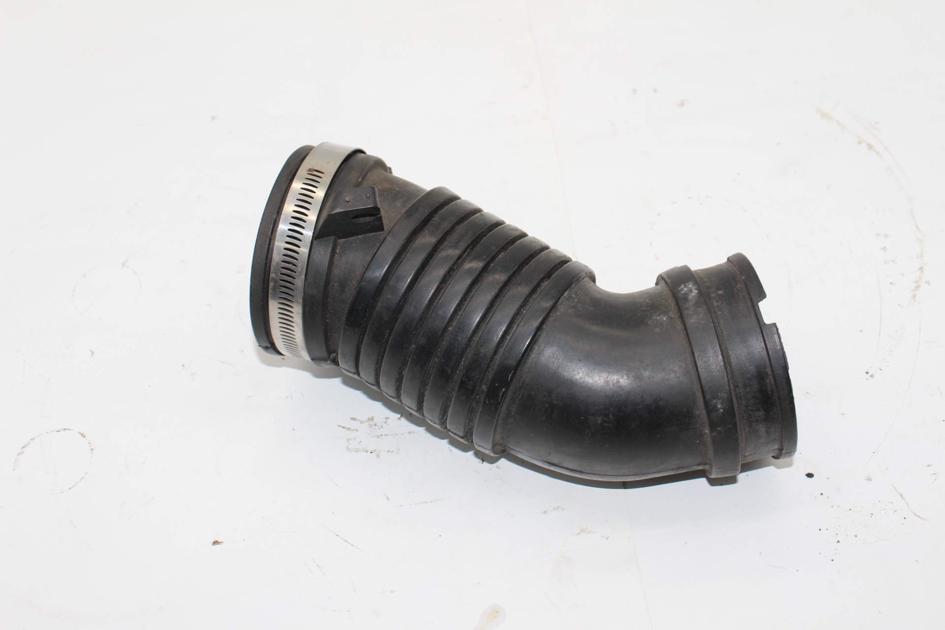 Ansaugschlauch vom Luftfilterkasten Subaru Impreza GT WRX Turbo 46023ac020