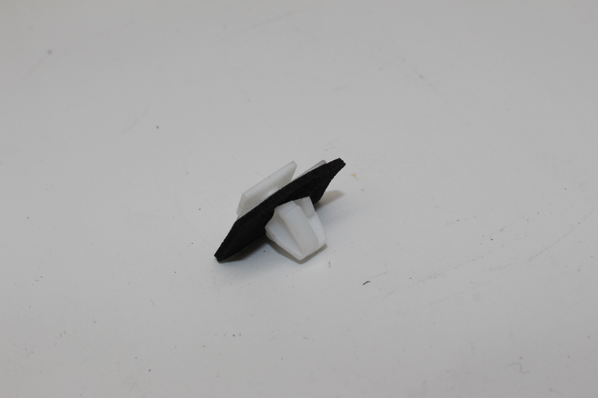 Hyundai 87716-2W000 Clip-Side Garnish Mounting