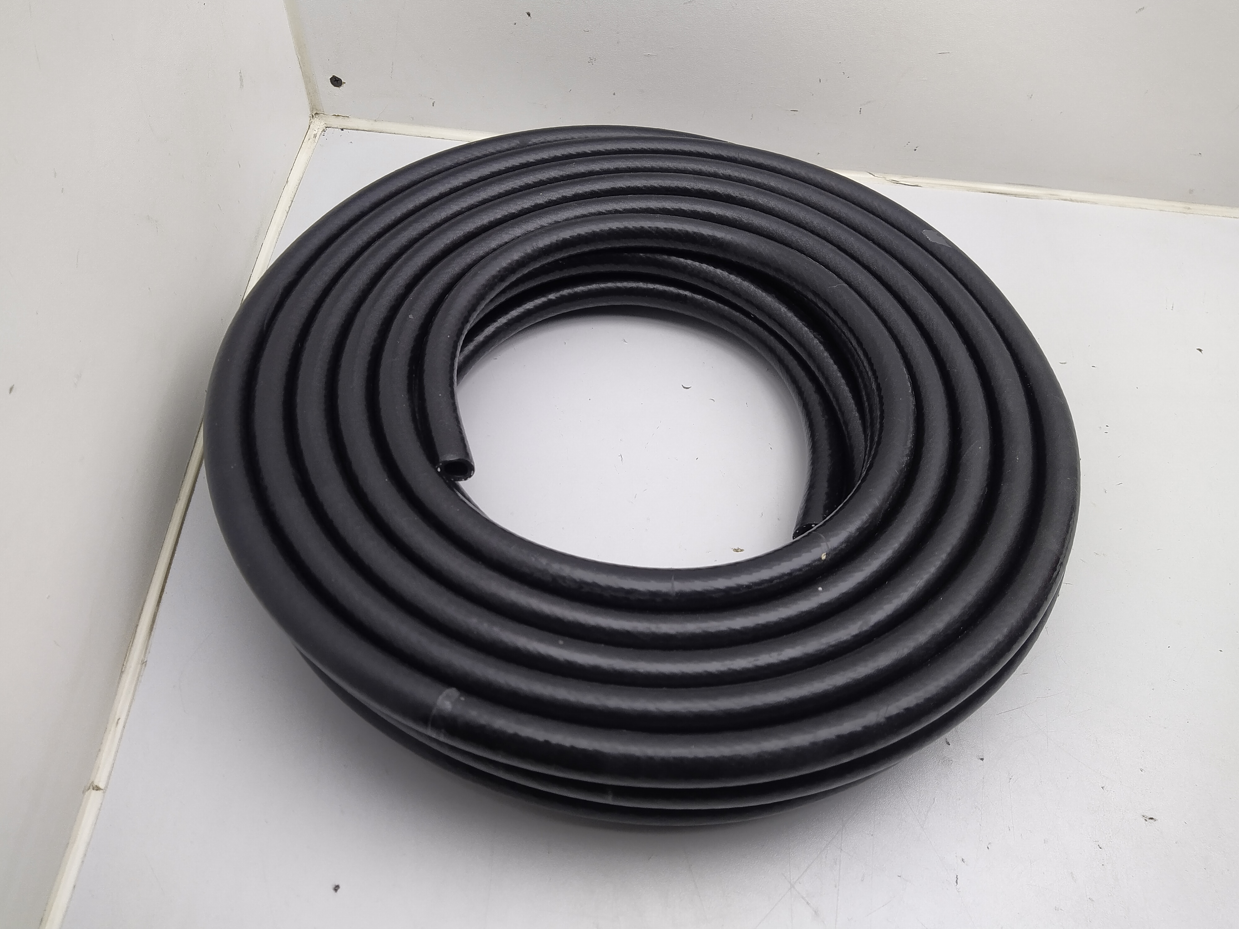 12mm Silikon Unterdruckschlauch verstärkt schwarz 12mm Silikon Unterdruckschlauch verstärkt schwarz