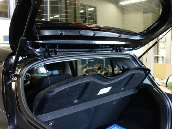 Kofferraumzurre Hutablage Hyundai i10 AC3 9999Z057139 Halter Fixierung