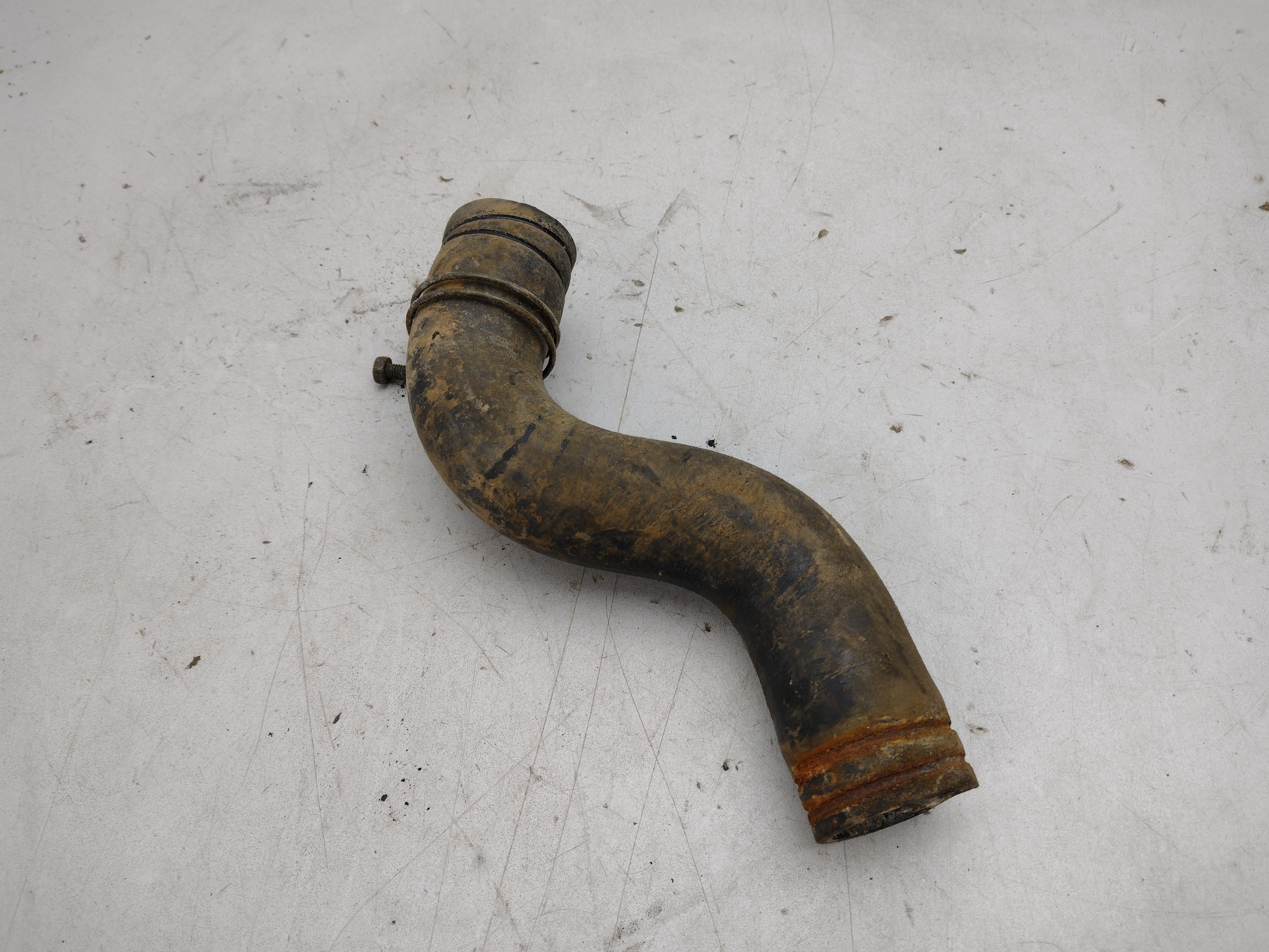 Oberer Kühlwasserschlauch von Subaru Impreza GC8 GF8 Oberer Kühlwasserschlauch von Subaru Impreza GC8 GF8