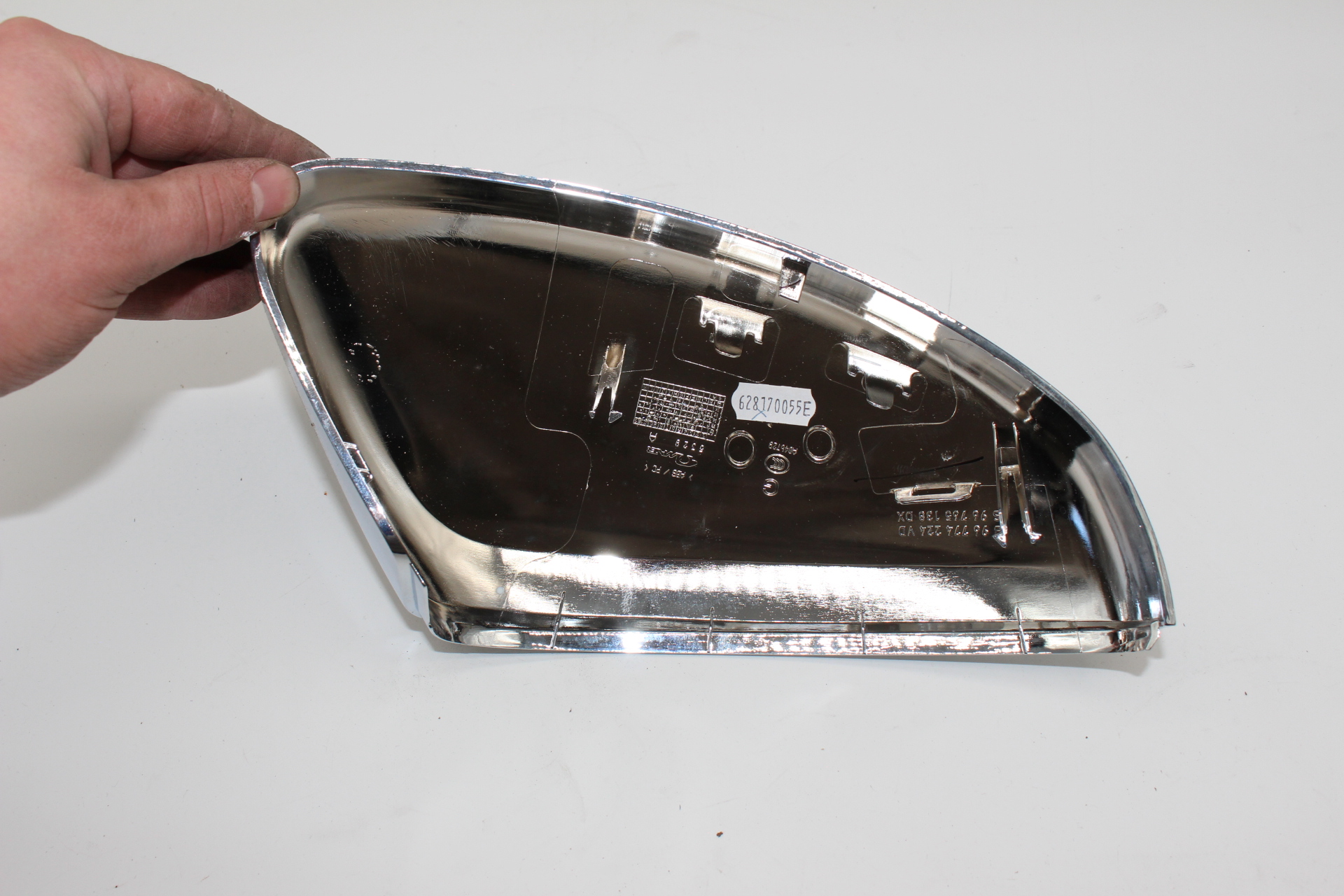 Peugeot 2008 Spiegelkappe links Chrom 628170055E NOS NEW OEM