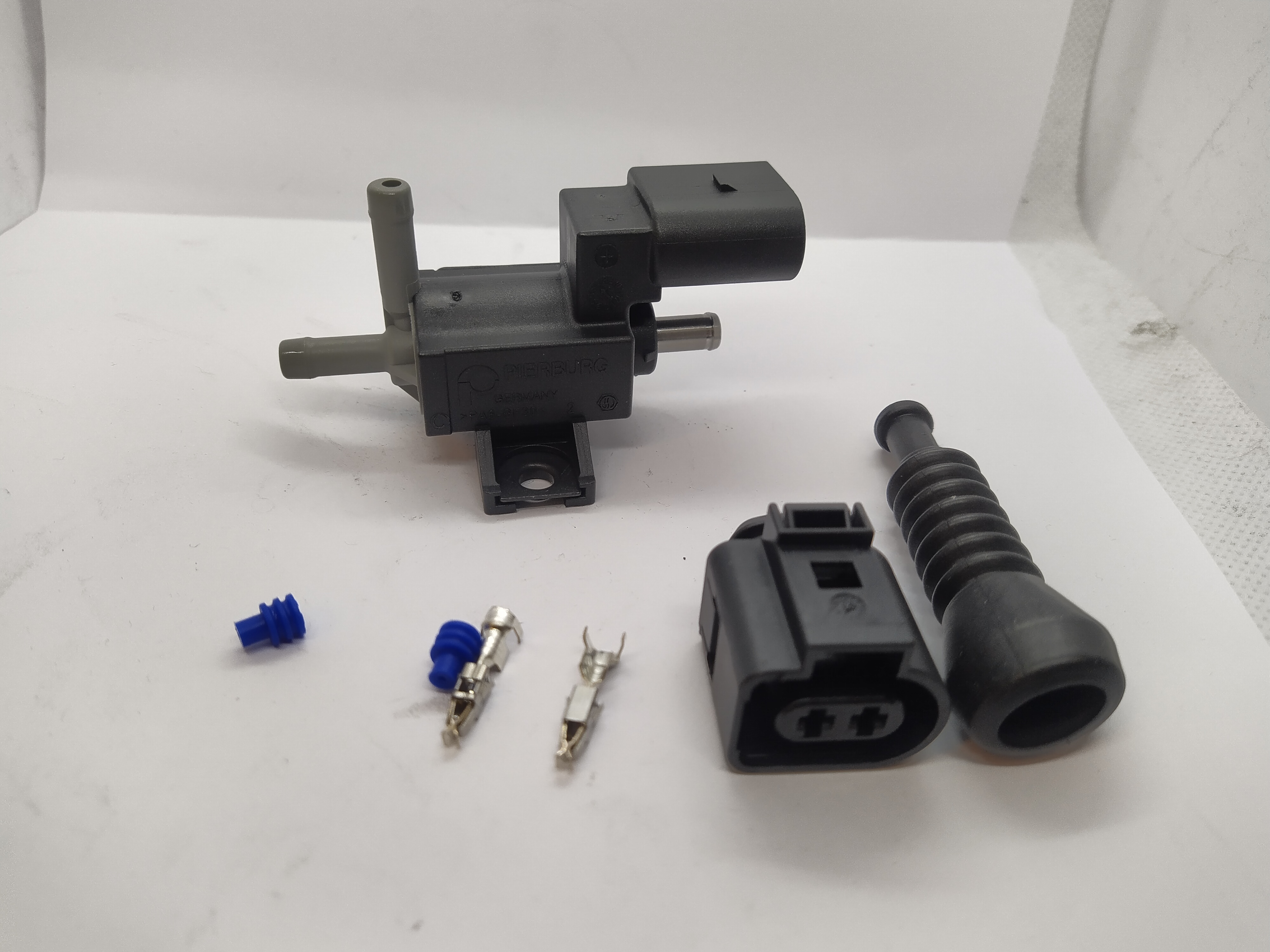 3 Wege Ladedruckregelventil von Pierburg mit Stecker 3 Wege Ladedruckregelventil von Pierburg mit Stecker