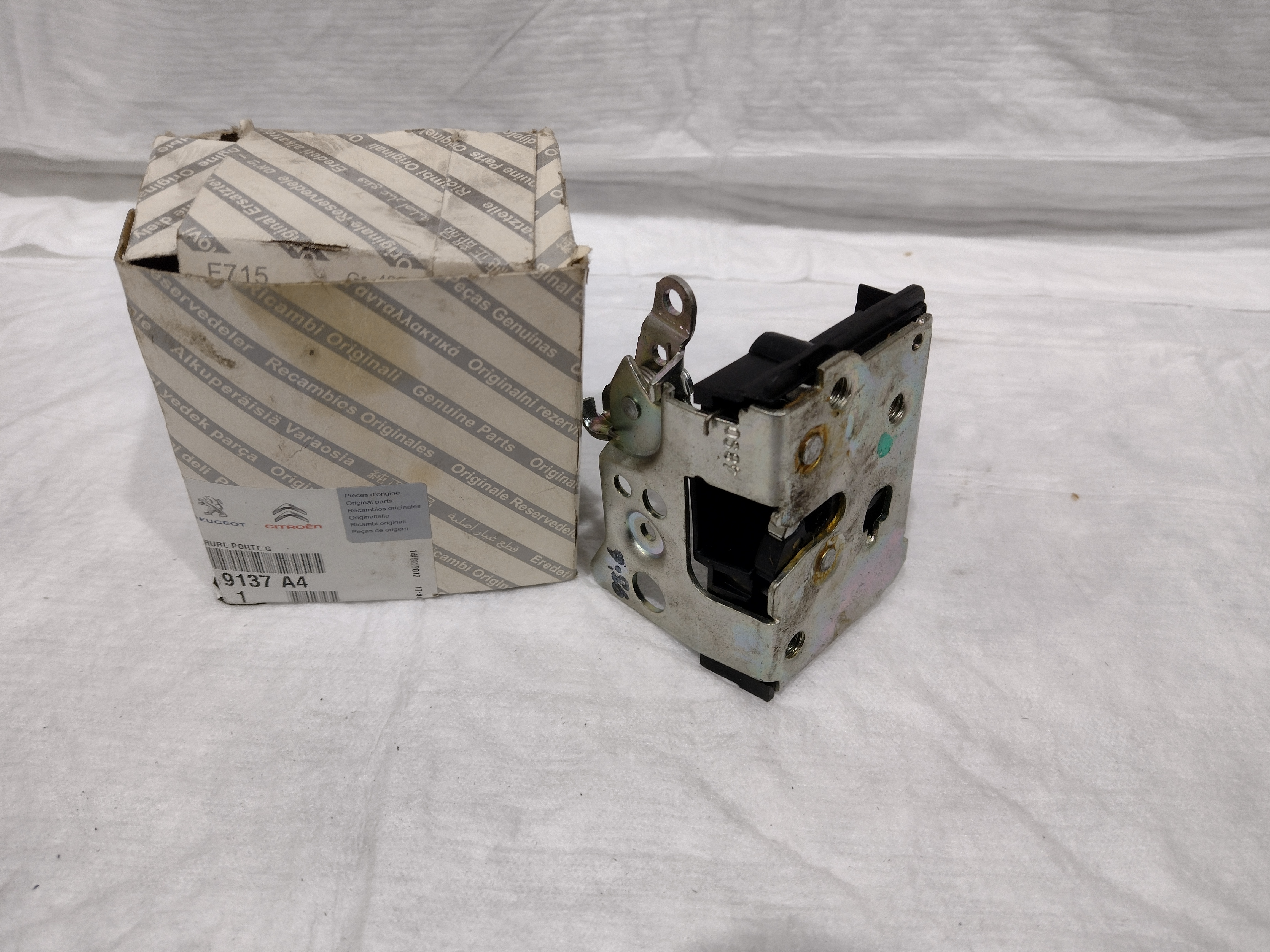Peugeot / Citroen Türschloss 9137A4 NEU NOS NEW Peugeot / Citroen Türschloss 9137A4 NEU NOS NEW