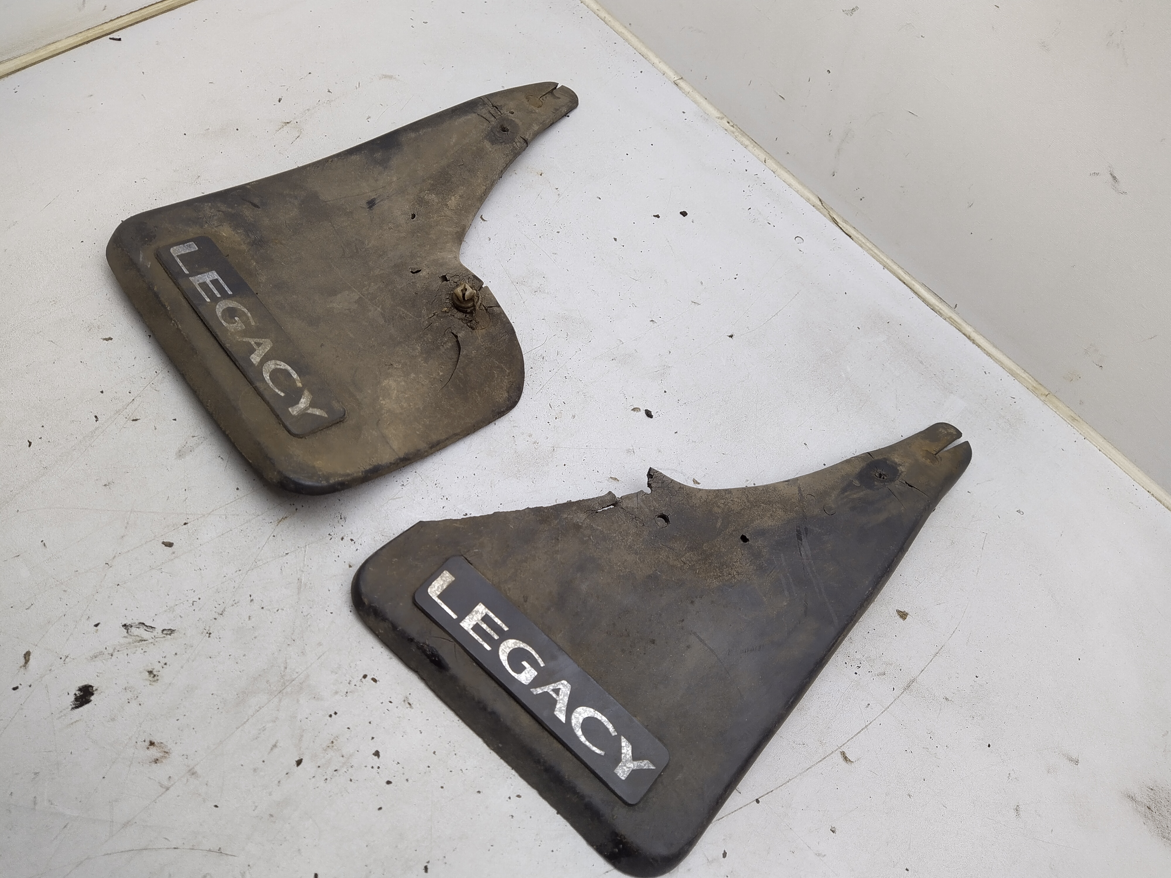Paar Mudflaps Schmutzfänger original Subaru Legacy 