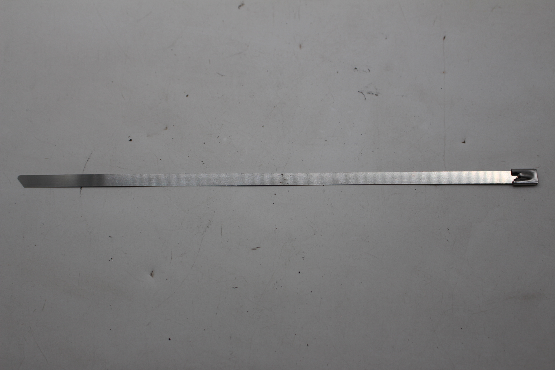 Metallkabelbinder Edelstahl – 30 cm – für Abgasrohre bis 80 mm