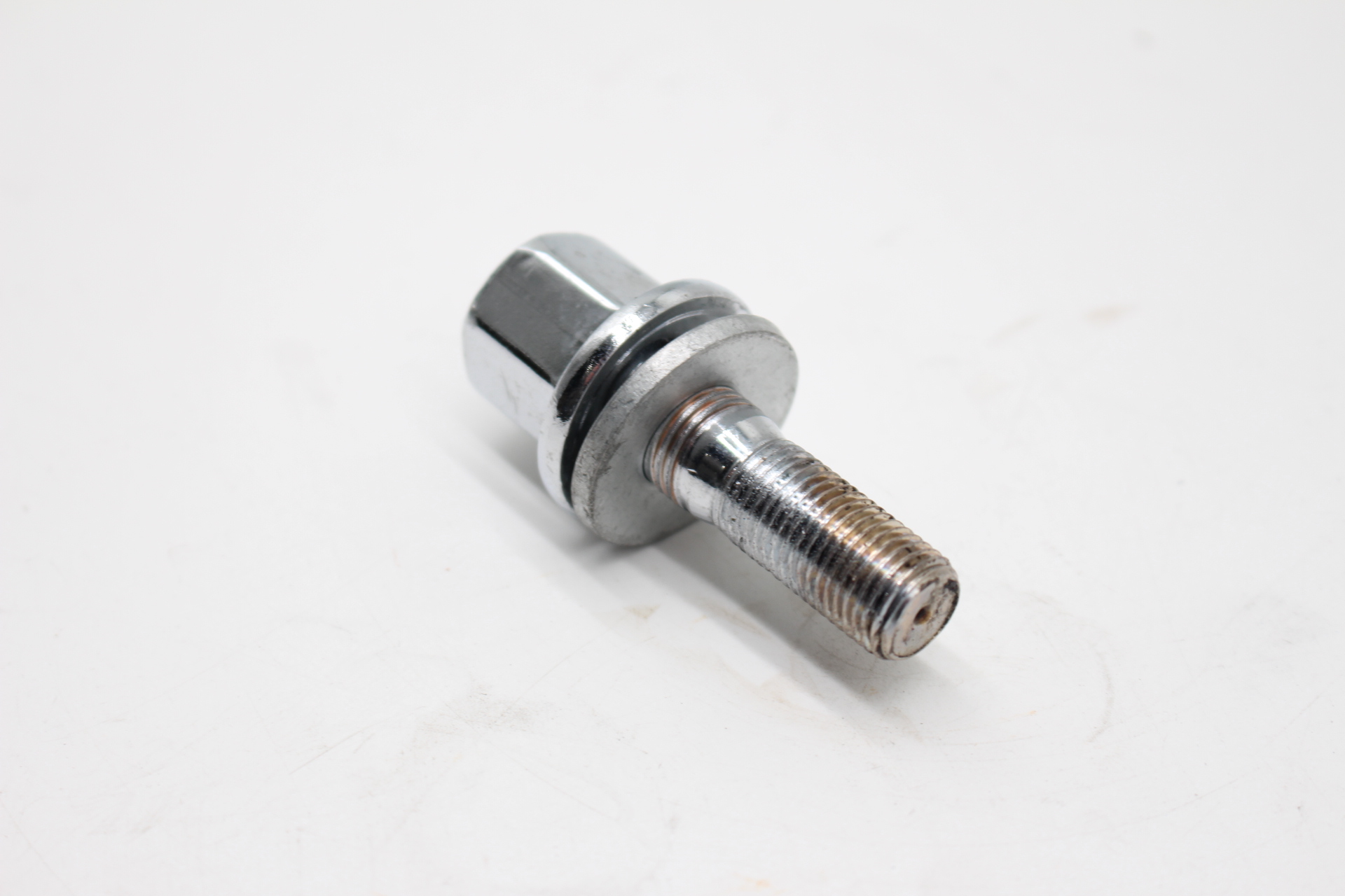 Peugeot / Citroen Radschraube für Alufelge 960587 NEU NOS NEW OEM