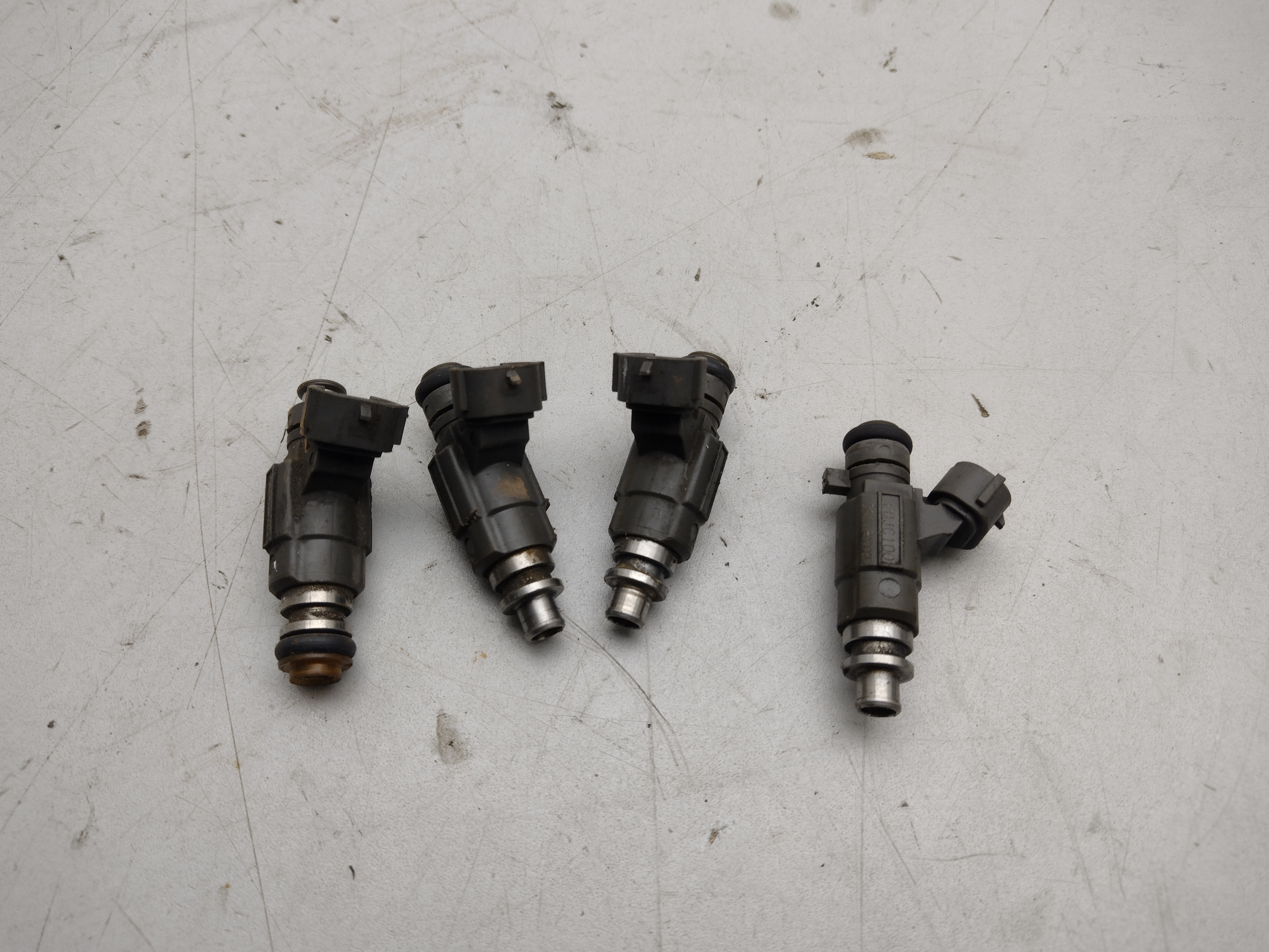 Satz Einspritzdüsen für Subaru Legacy 3 BE BH 2.0l Satz Einspritzdüsen für Subaru Legacy 3 BE BH 2.0l