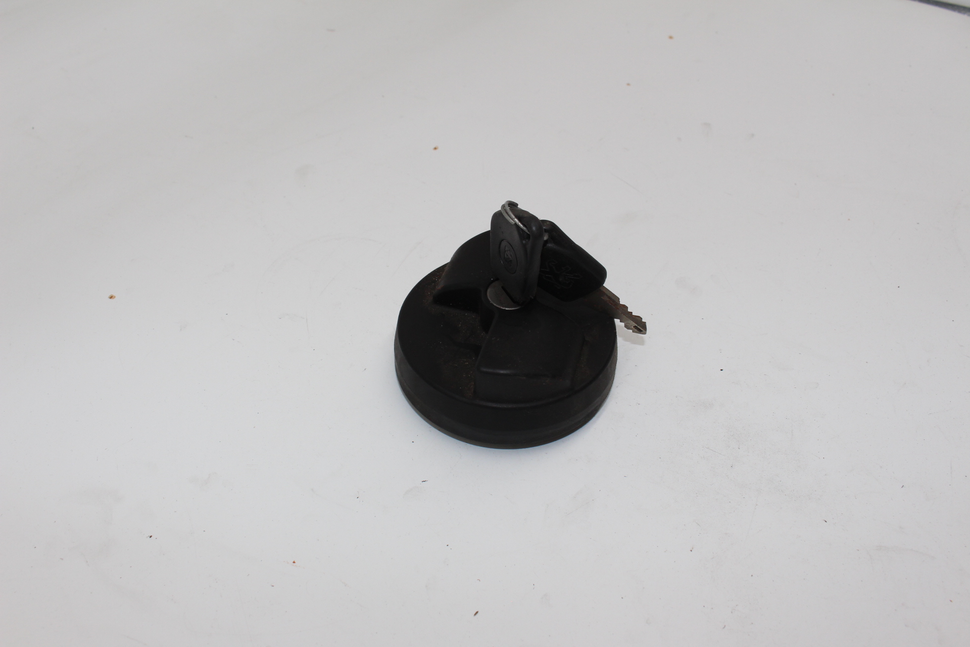 Peugeot Tankschloss Tankverschluss mit 2 Schlüssel NOS NEW OEM