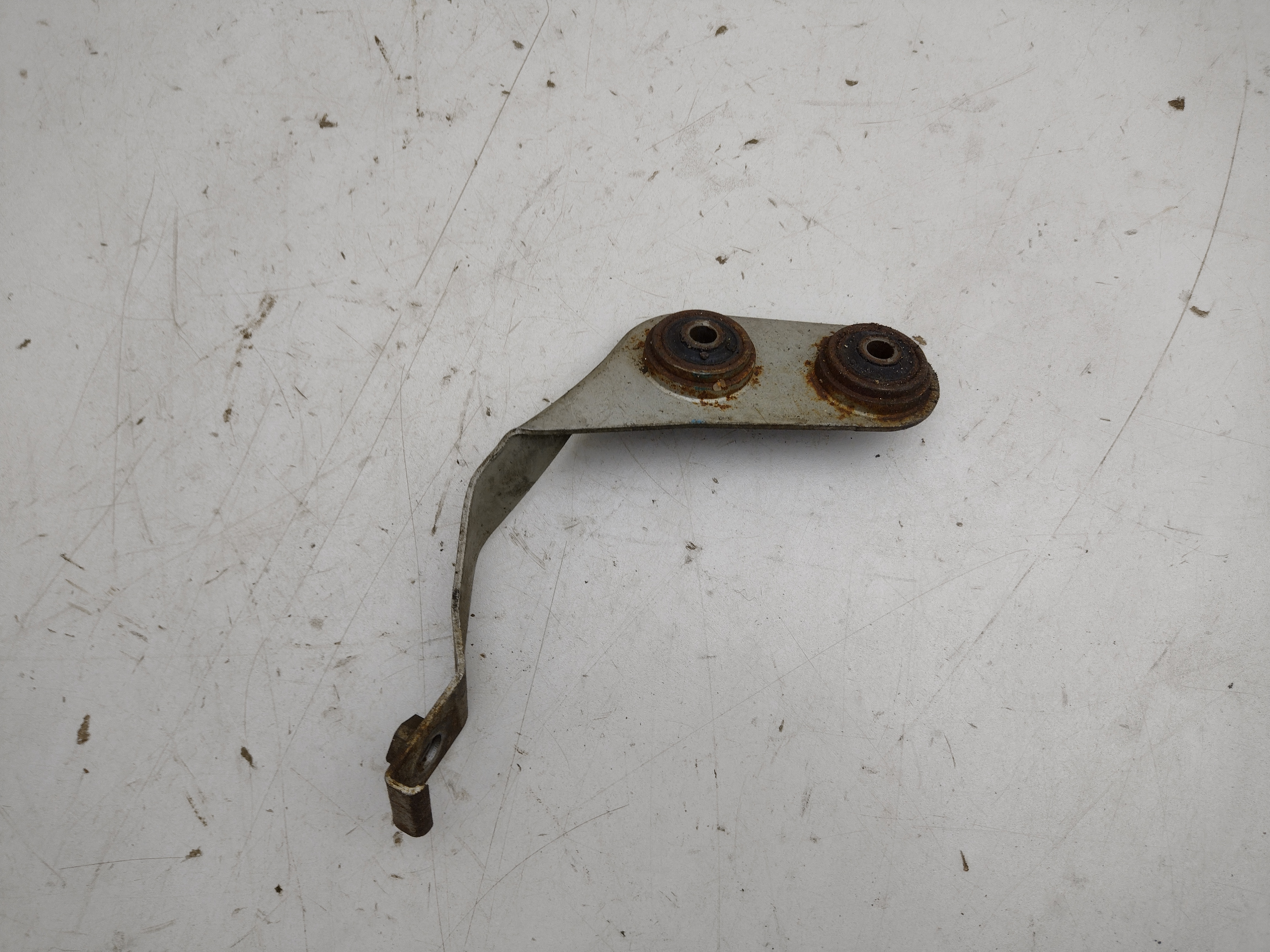 Auspuffhalter am Getriebe V2 von einen Subaru Impreza GT GC8 GF8 Auspuffhalter am Getriebe V2 von einen Subaru Impreza GT GC8 GF8