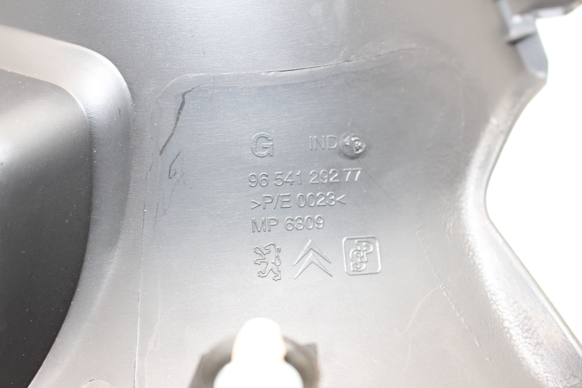 Peugeot 207 FUSS VERKLEIDUNG 8331QX 9654129277 NEU NOS NEW OEM