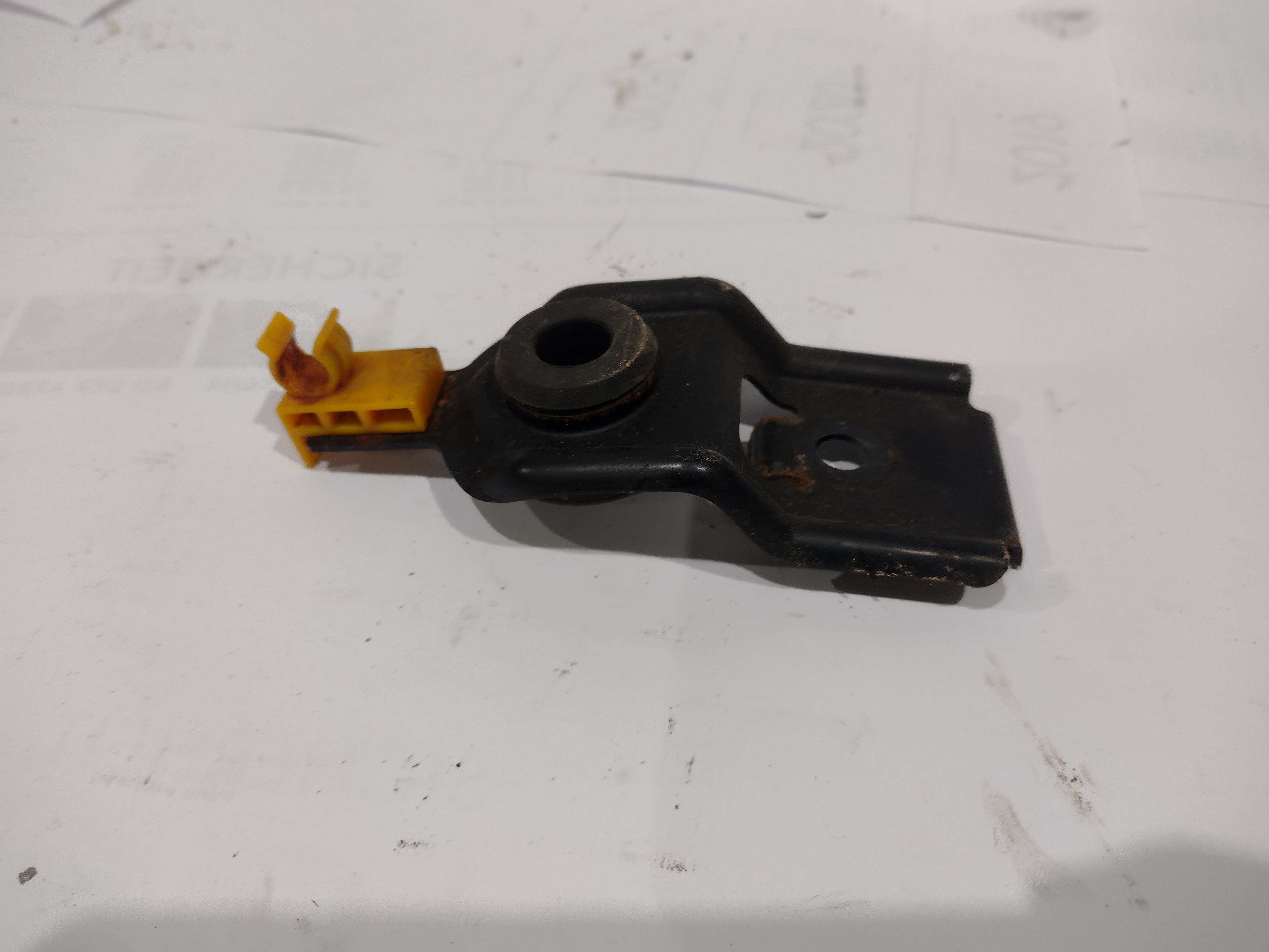 Halter Kühler und Haubenstab für Subaru Outback H6 Legacy BE BH Halter Kühler und Haubenstab für Subaru Outback H6 Legacy BE BH