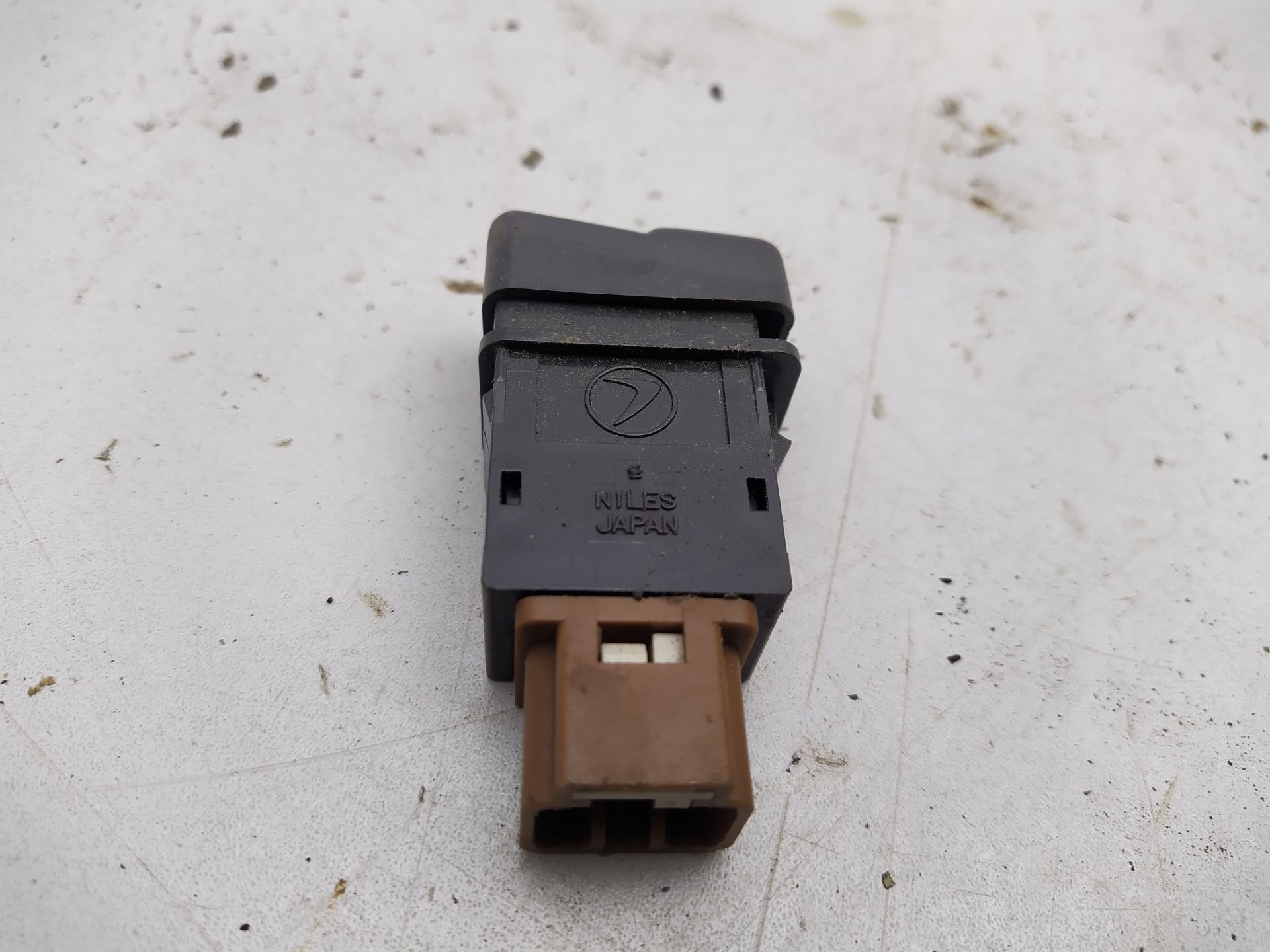 HEIGHT Schalter vom Luftfahrwerk für Subaru Legacy 1 BJF