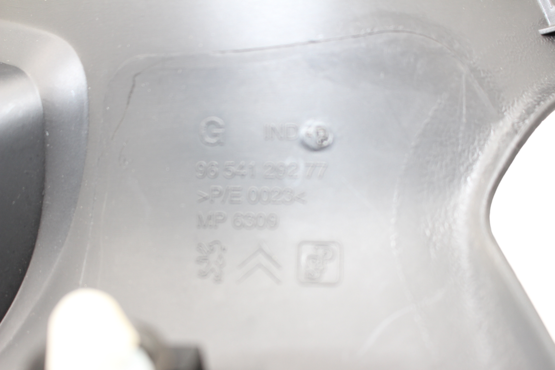 Peugeot 207 FUSS VERKLEIDUNG 8331QX 9654129277 NEU NOS NEW OEM