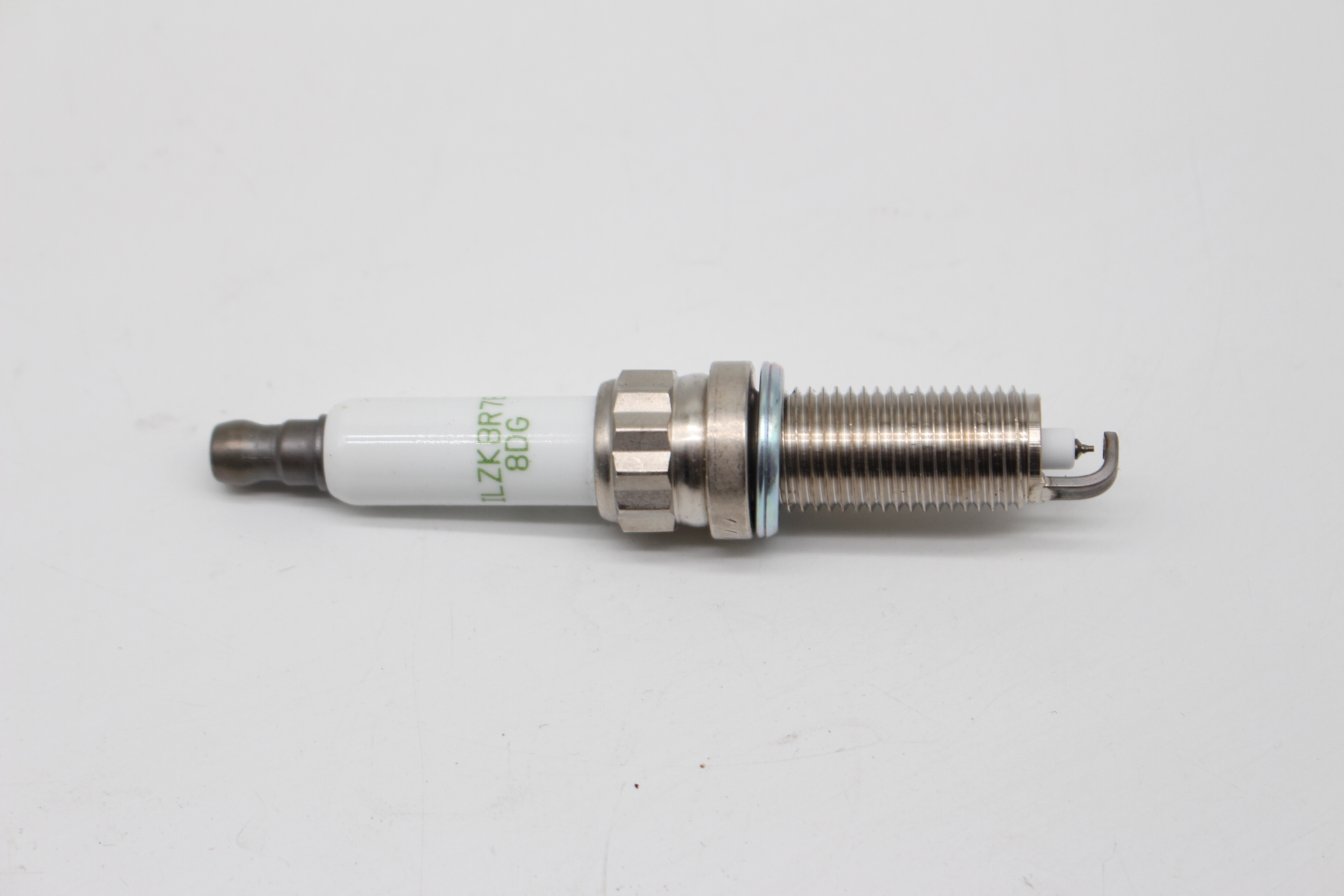 Citroen / Peugeot Zündkerze 5960L5 NGK ILZKBR7B8DG NEU NOS NEW