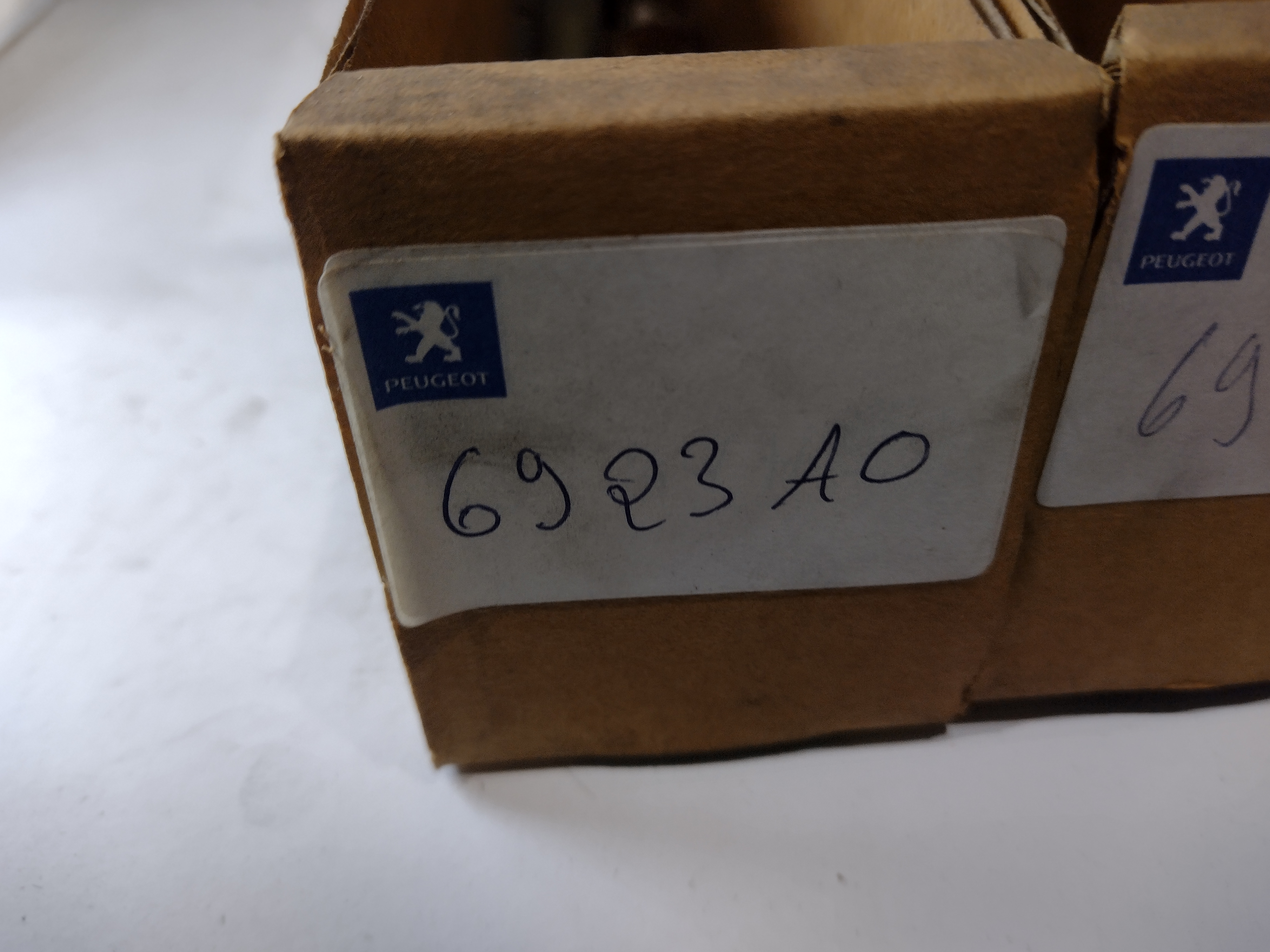 Peugeot / Citroen Schraube M16x1,5 6923A0 NEU NOS NEW