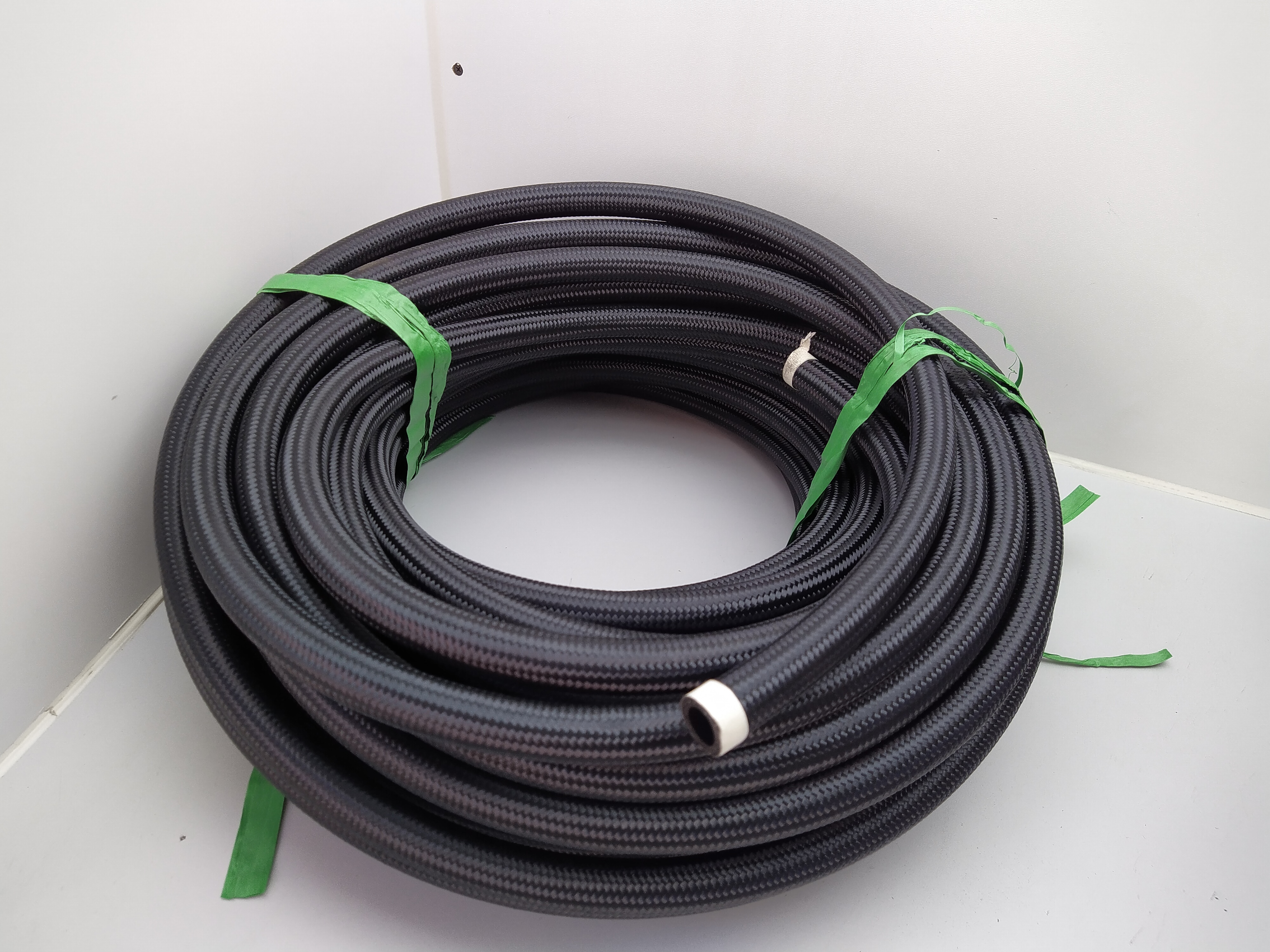 NBR Nylon Stahlflexleitung Dash 10 AN10 schwarz NBR Nylon Stahlflexleitung Dash 10 AN10 schwarz