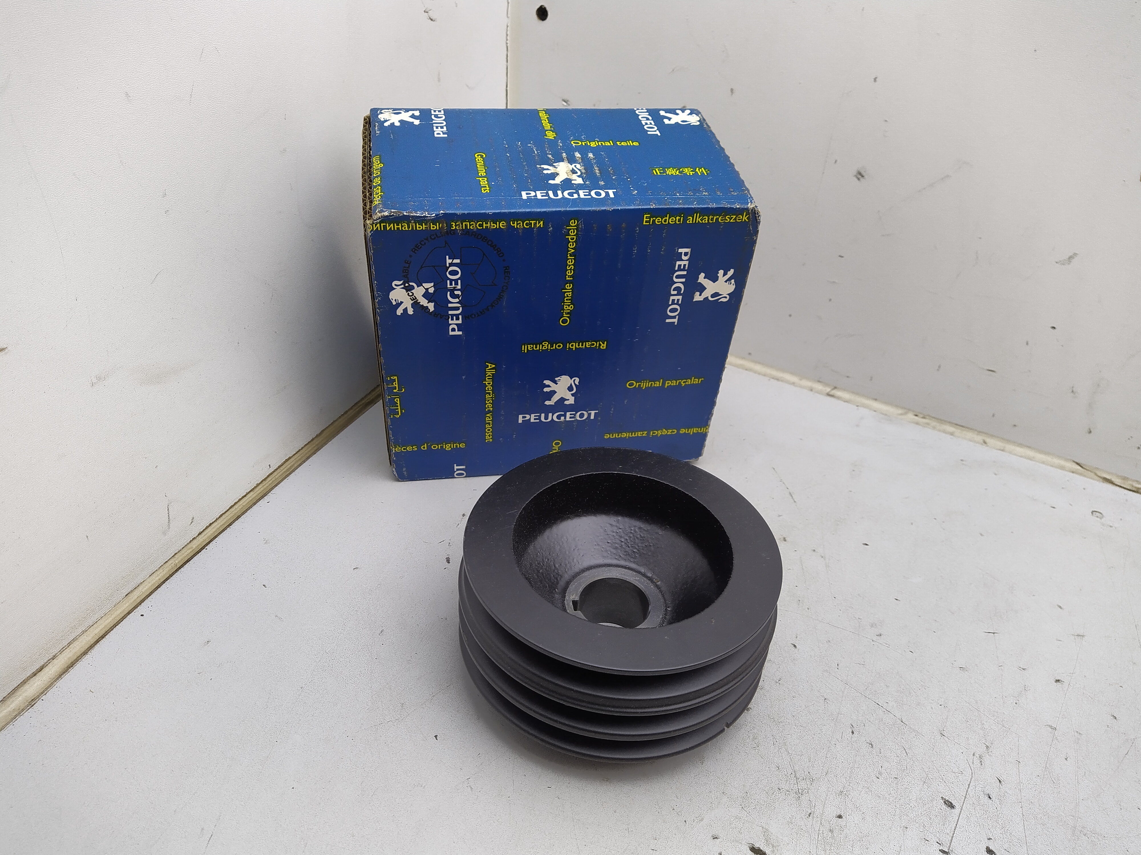 Original Peugeot RIEMENSCHEIBE 051582 NEU NOS NEW Original Peugeot RIEMENSCHEIBE 051582 NEU NOS NEW